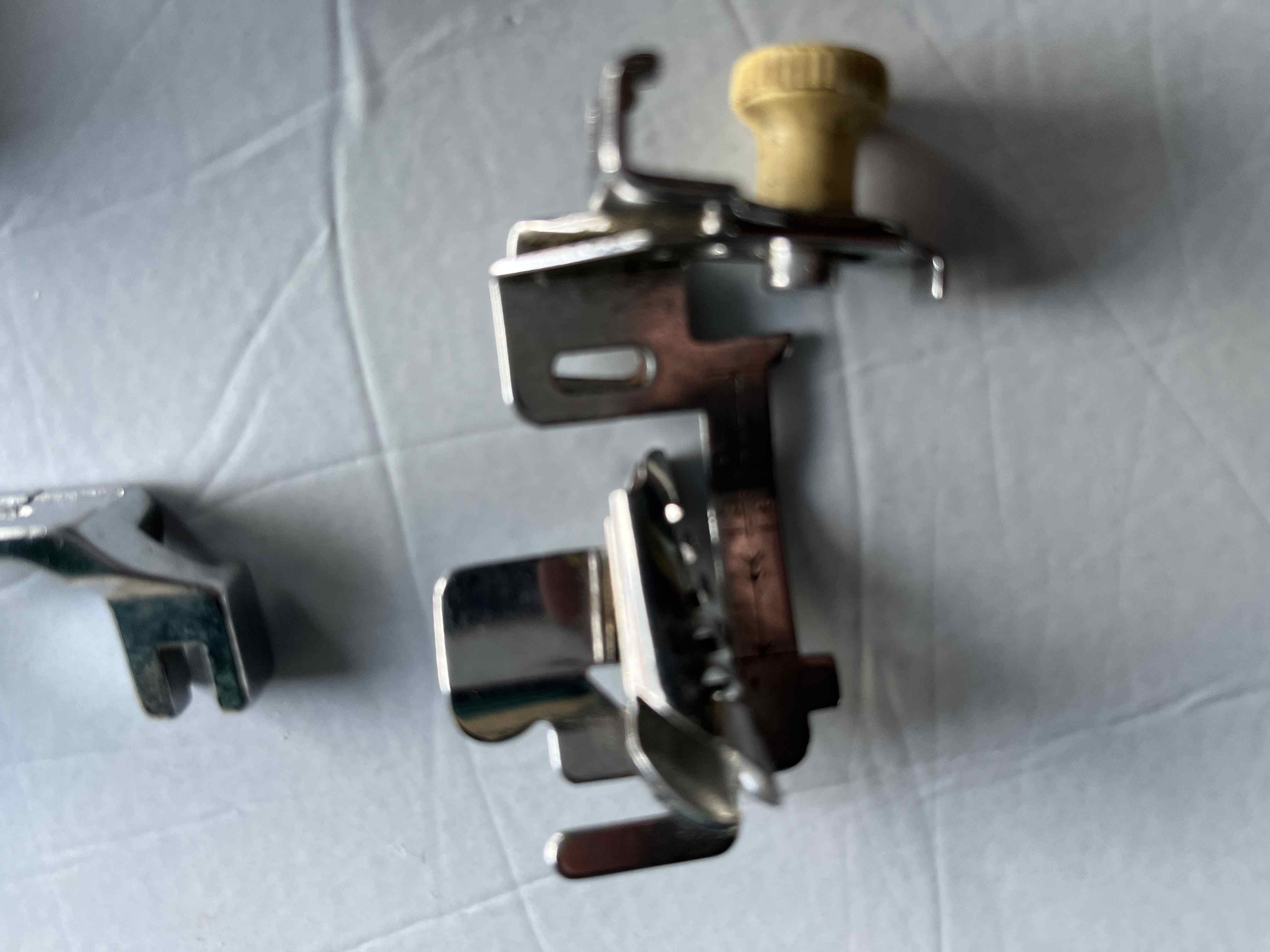 10 piedini per macchine da cucire zig zag Refrey in vendita - foto 4