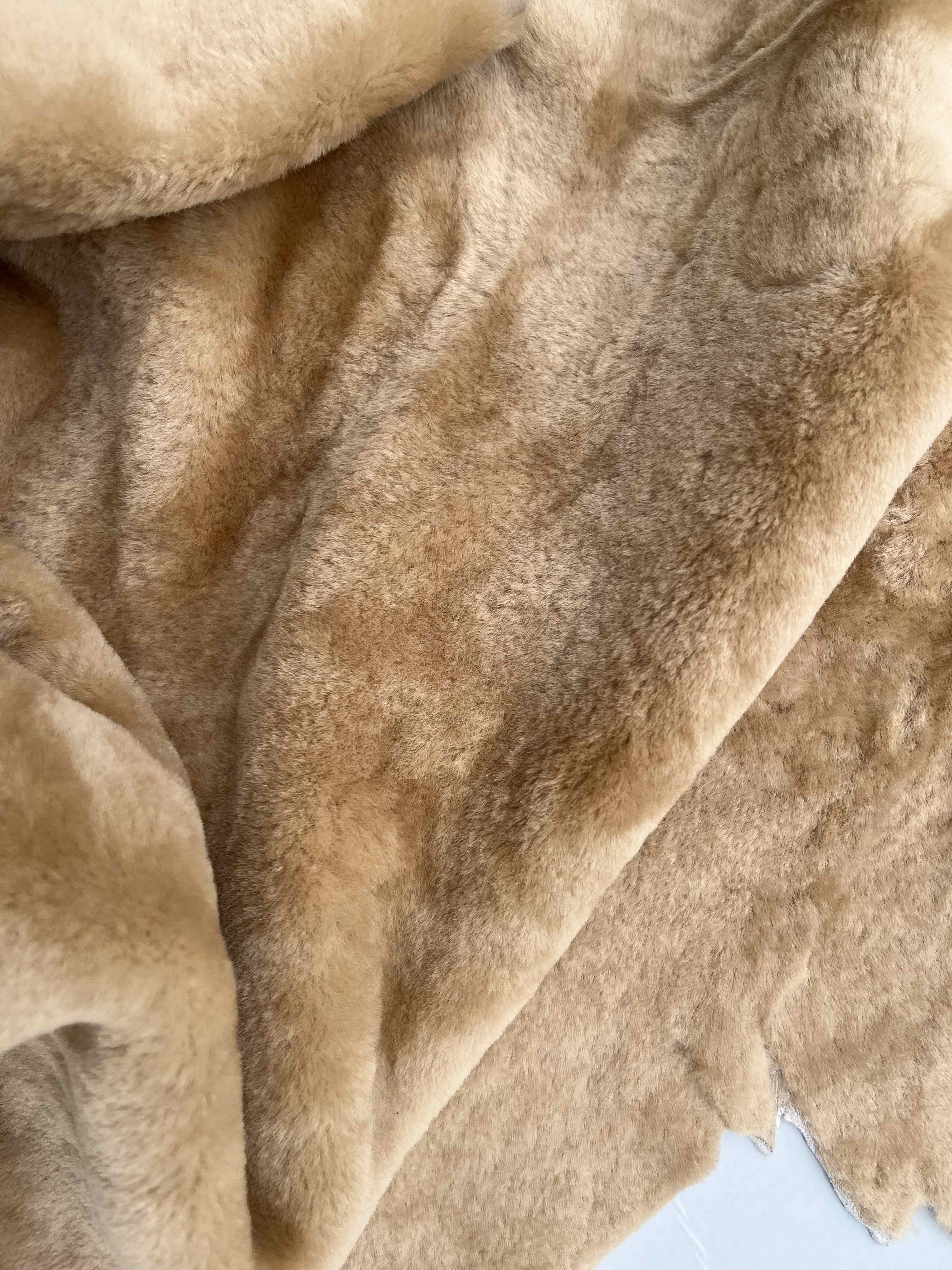 Stock pelli di shearling – n. 100 Pelli in vendita - foto 1