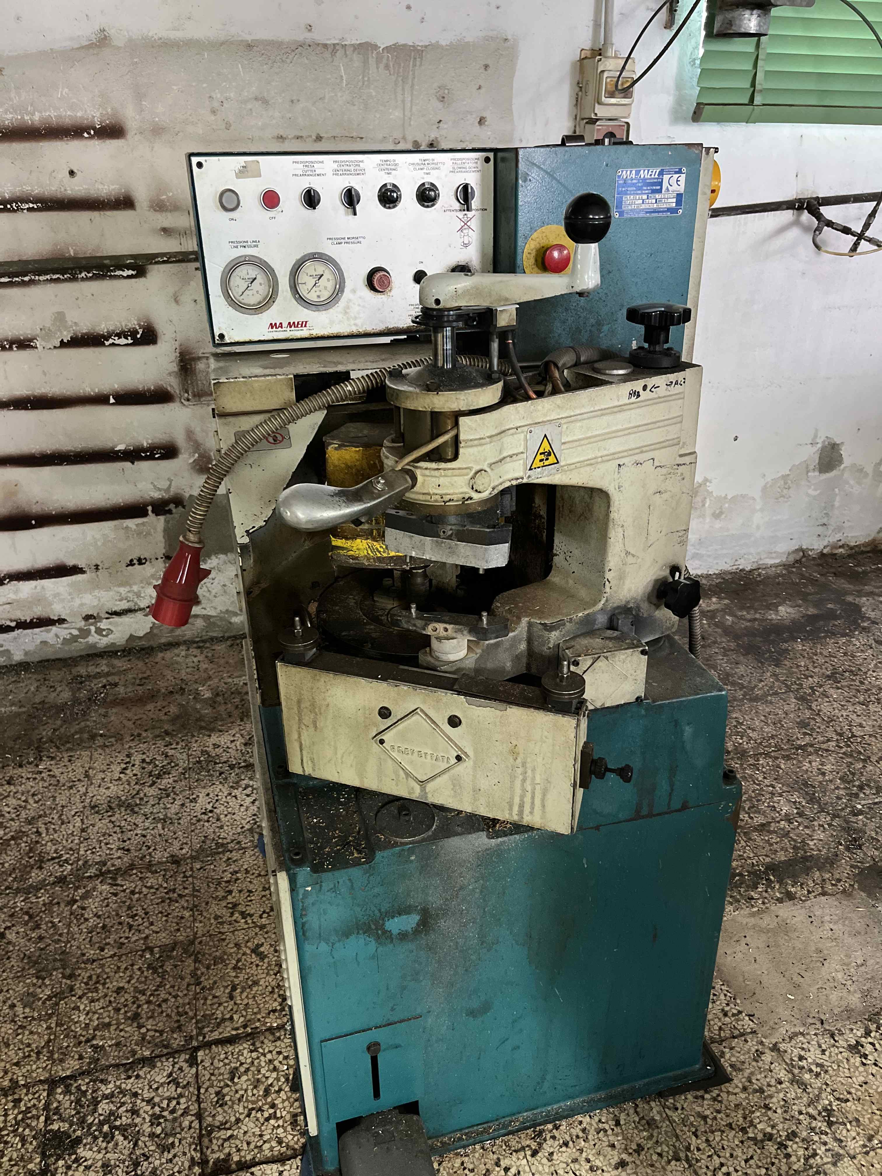 Lavorazione pelli e cuoio in vendita