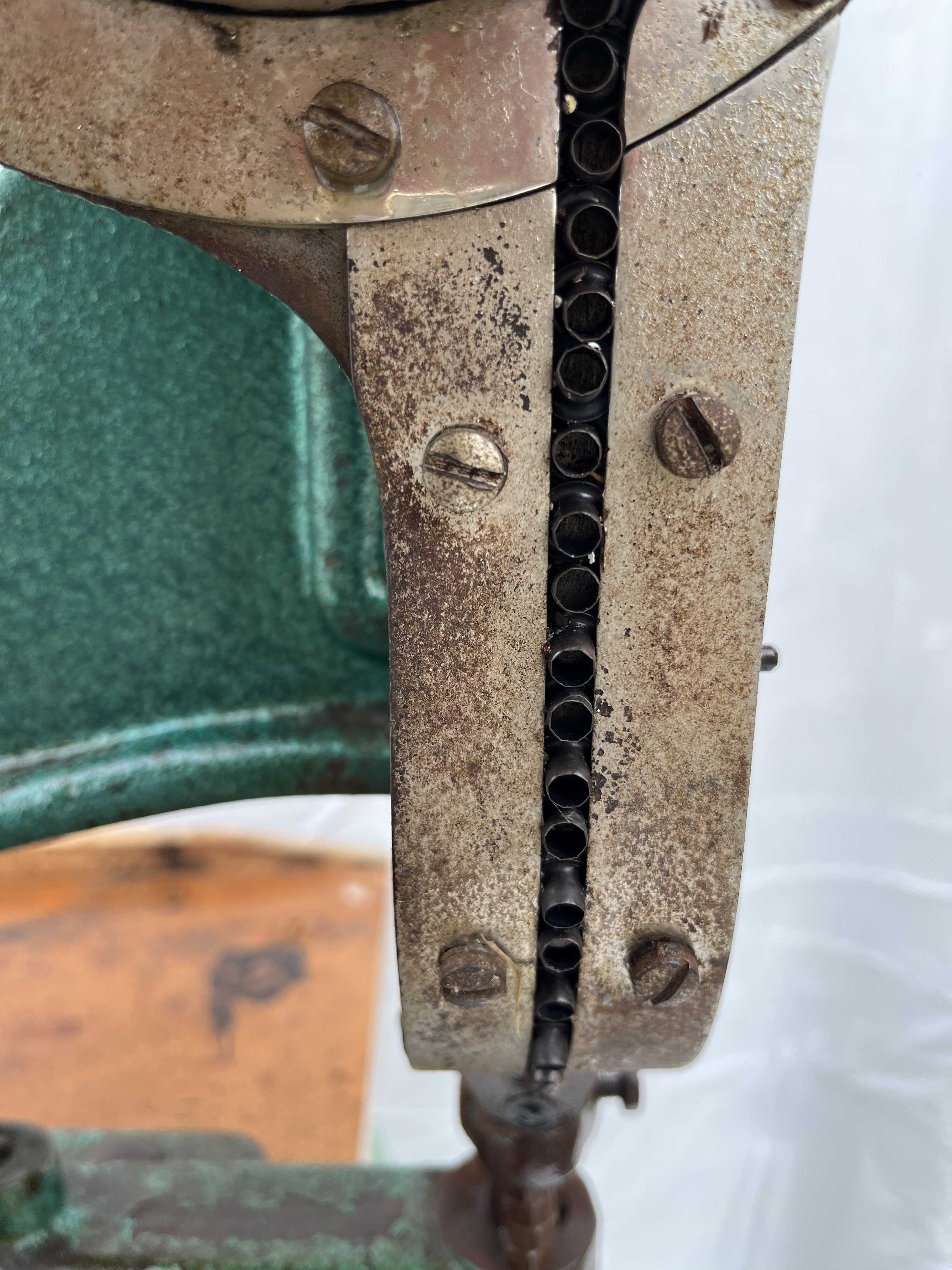 G13 Occhiellatrice a pedale in vendita - foto 2