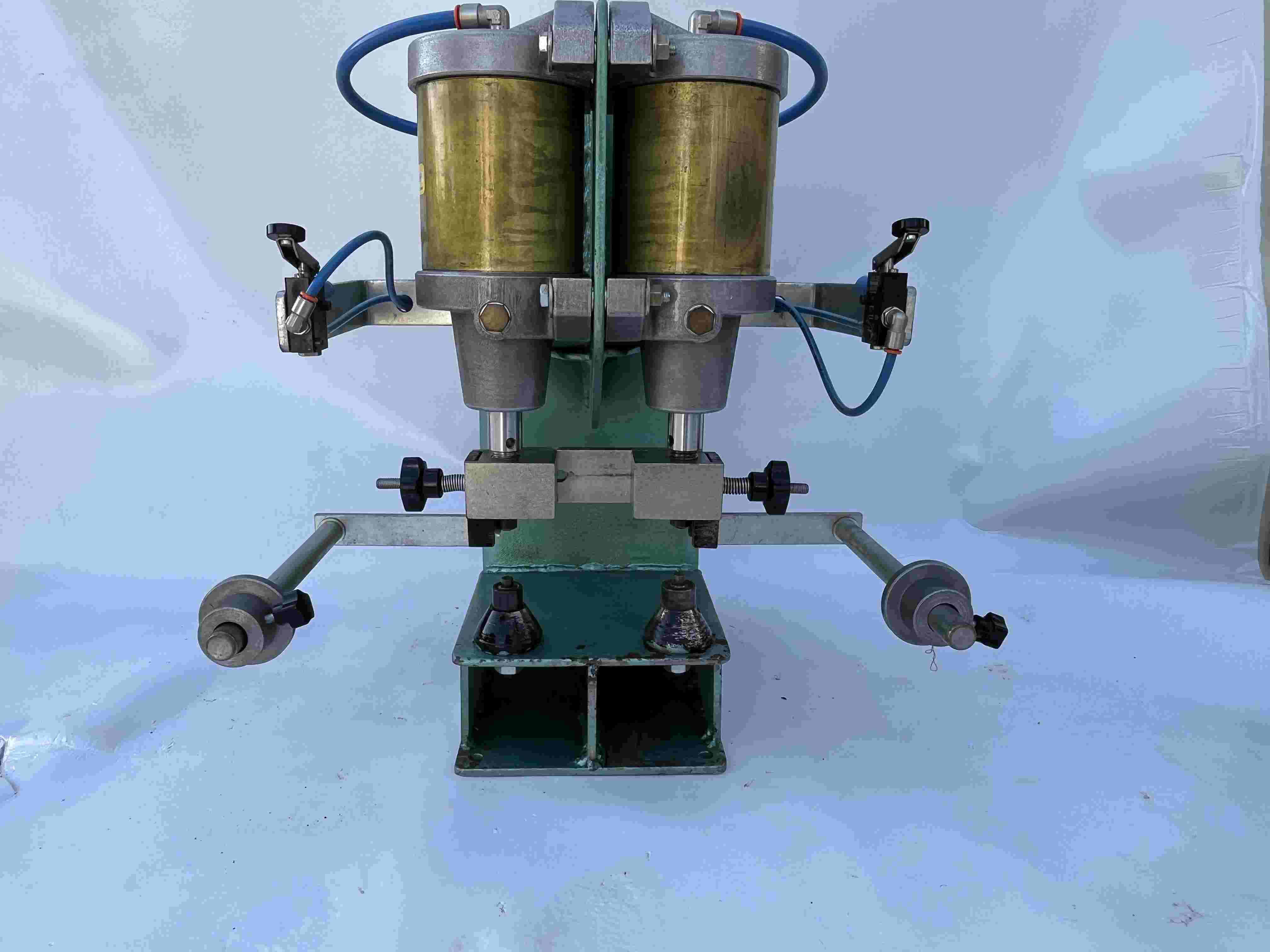 Occhiellatrice pneumatica a 2 teste in vendita - foto 3