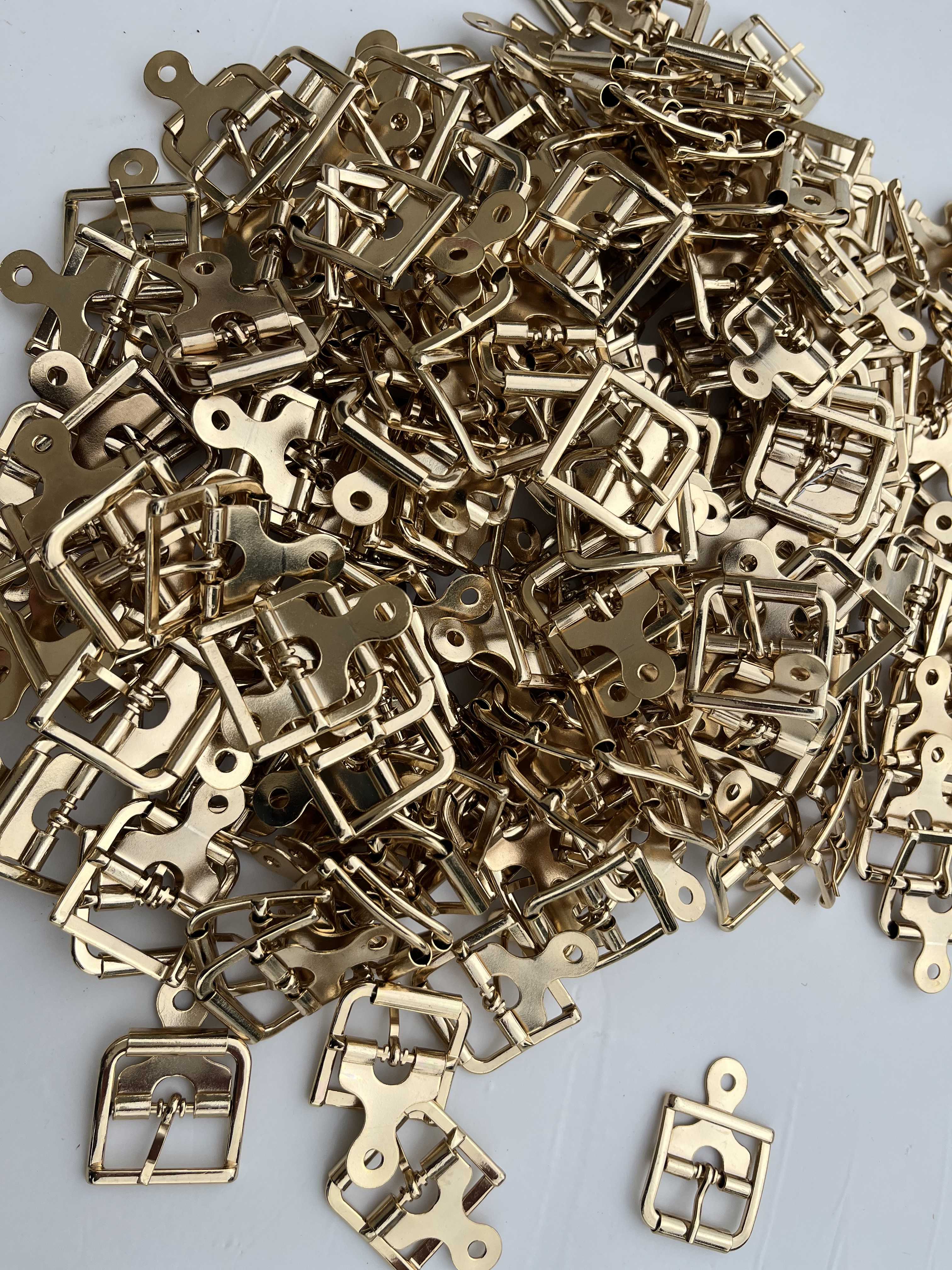 Stock Fibbie a rivetto metallo oro da 25 mm – Pz. 1.000 in vendita - foto 3