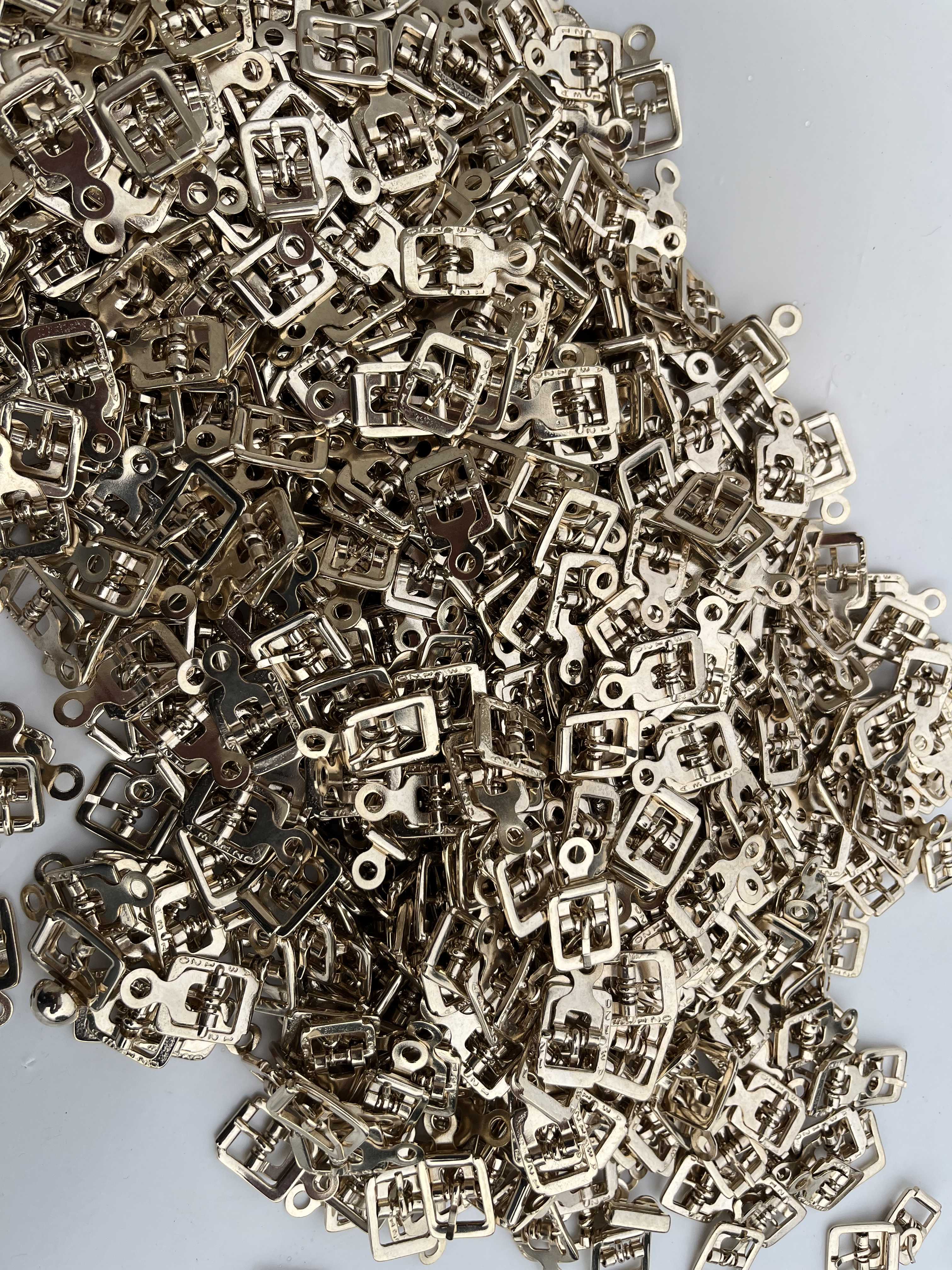 Lotto Fibbie rivetto metallo oro da 12 mm – Pz. 2.000 in vendita - foto 1