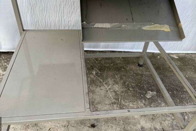 Tavolo di taglio pelle e tessuti in vendita - foto 2
