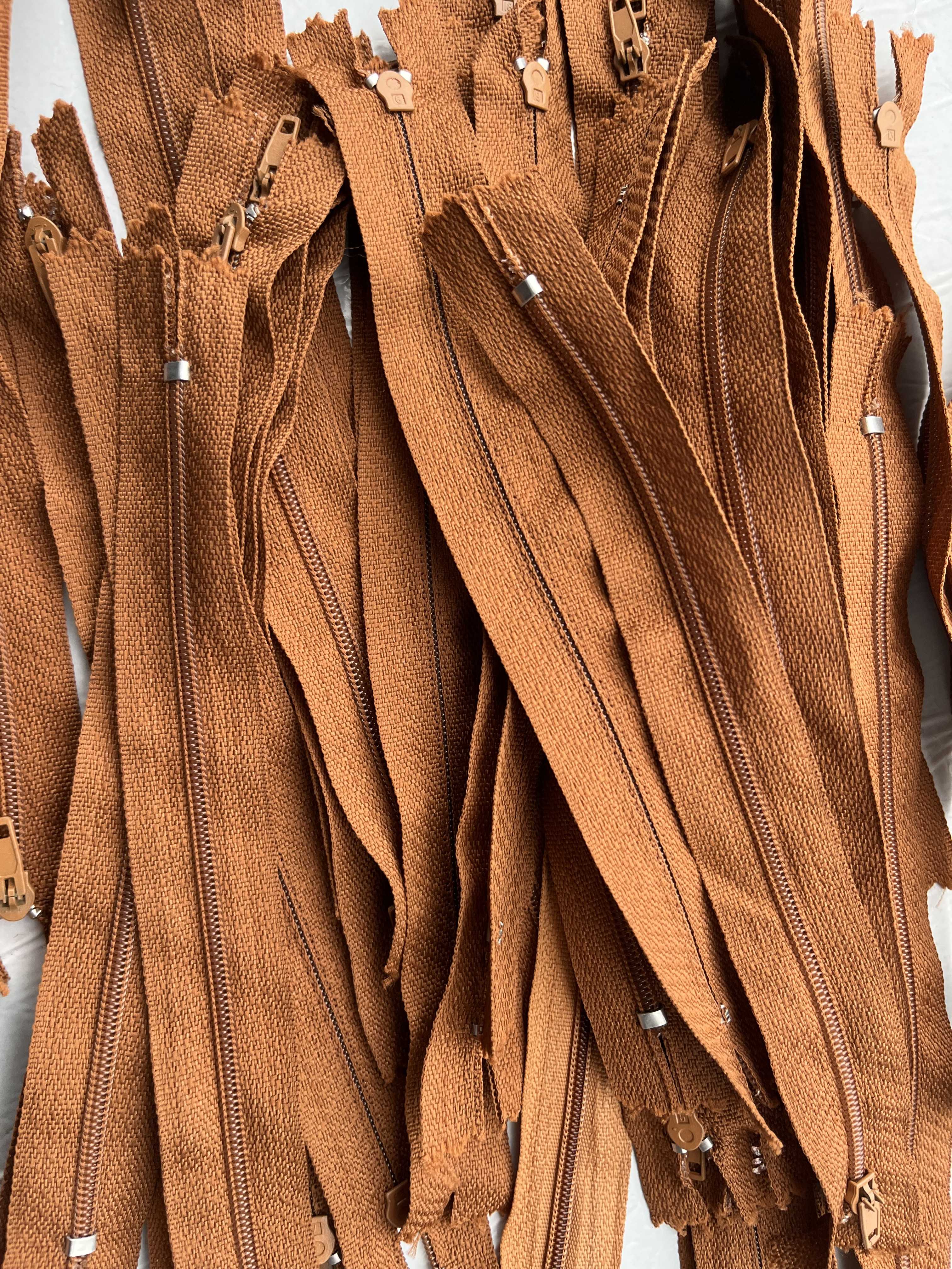 Stock cerniere zip colori vari - Pezzi 2.000 in vendita - foto 4
