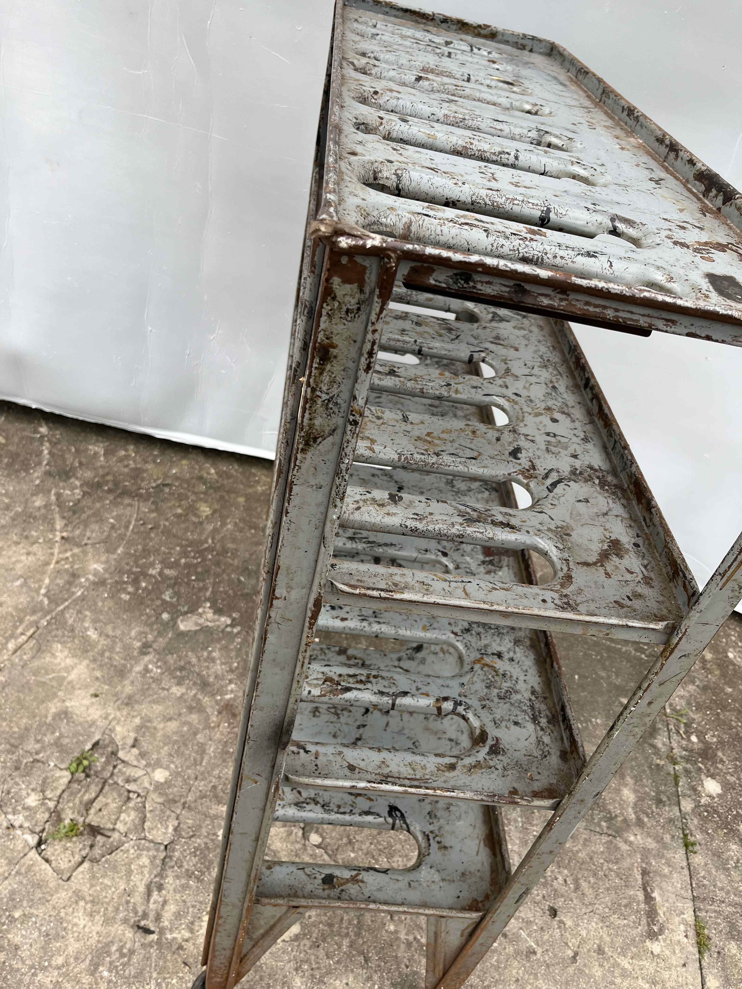 Carrello con incavi per lavorazione calzature  in vendita - foto 11