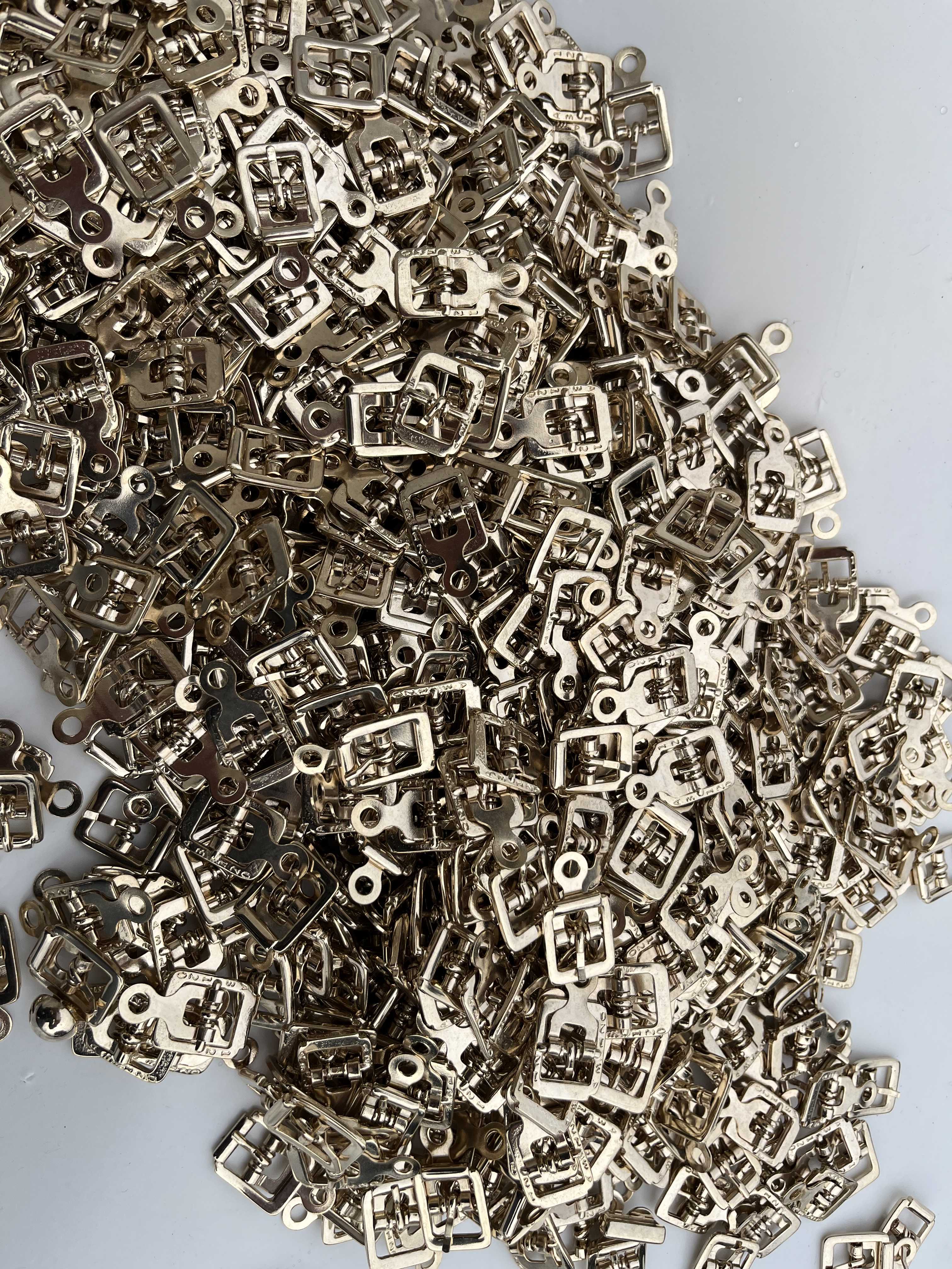 Lotto Fibbie rivetto metallo oro da 12 mm – Pz. 2.000 in vendita - foto 5