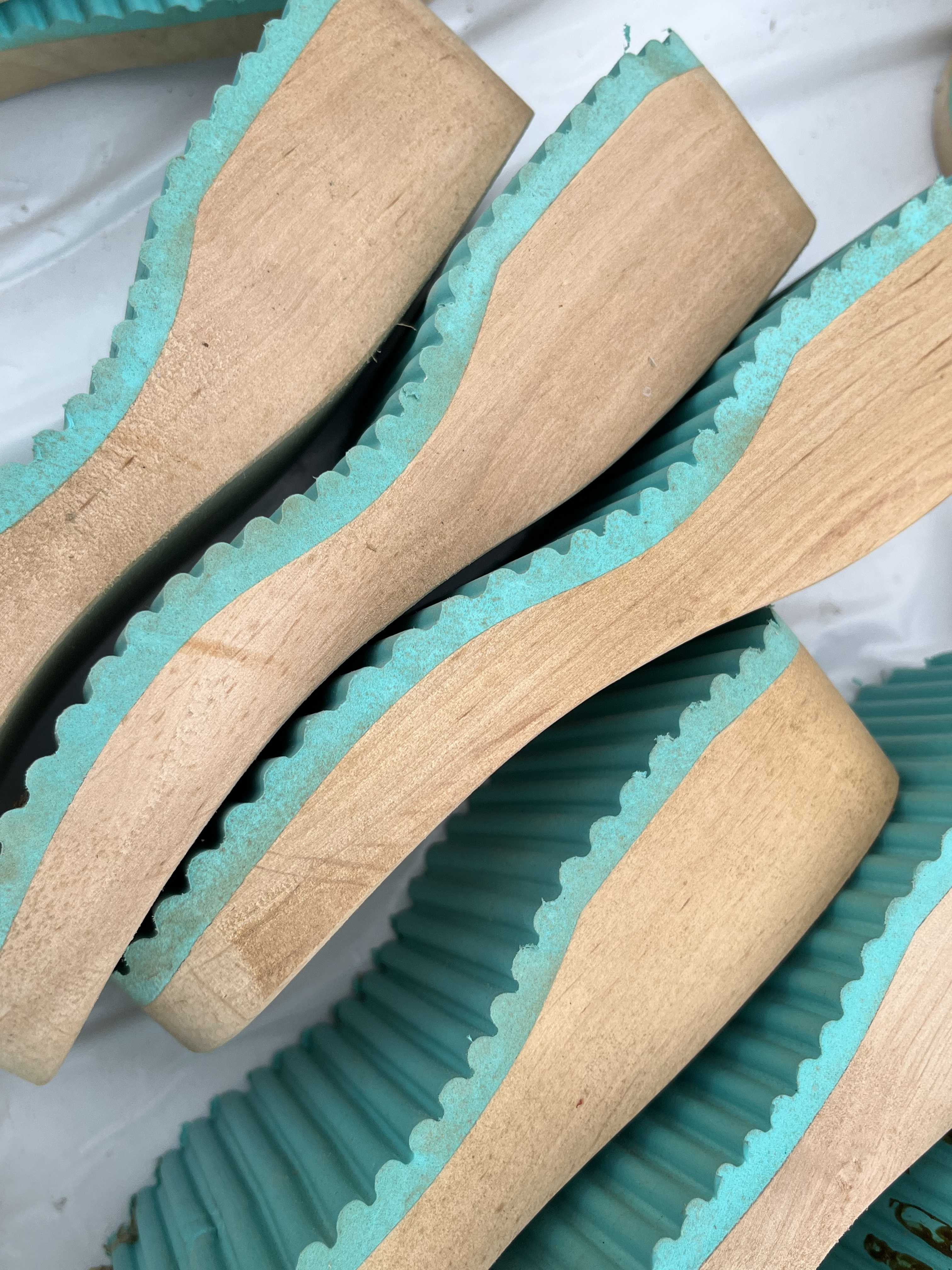 Stock Fondi zoccoli donna bambino 25 al 40 – KG. 150 in vendita - foto 8