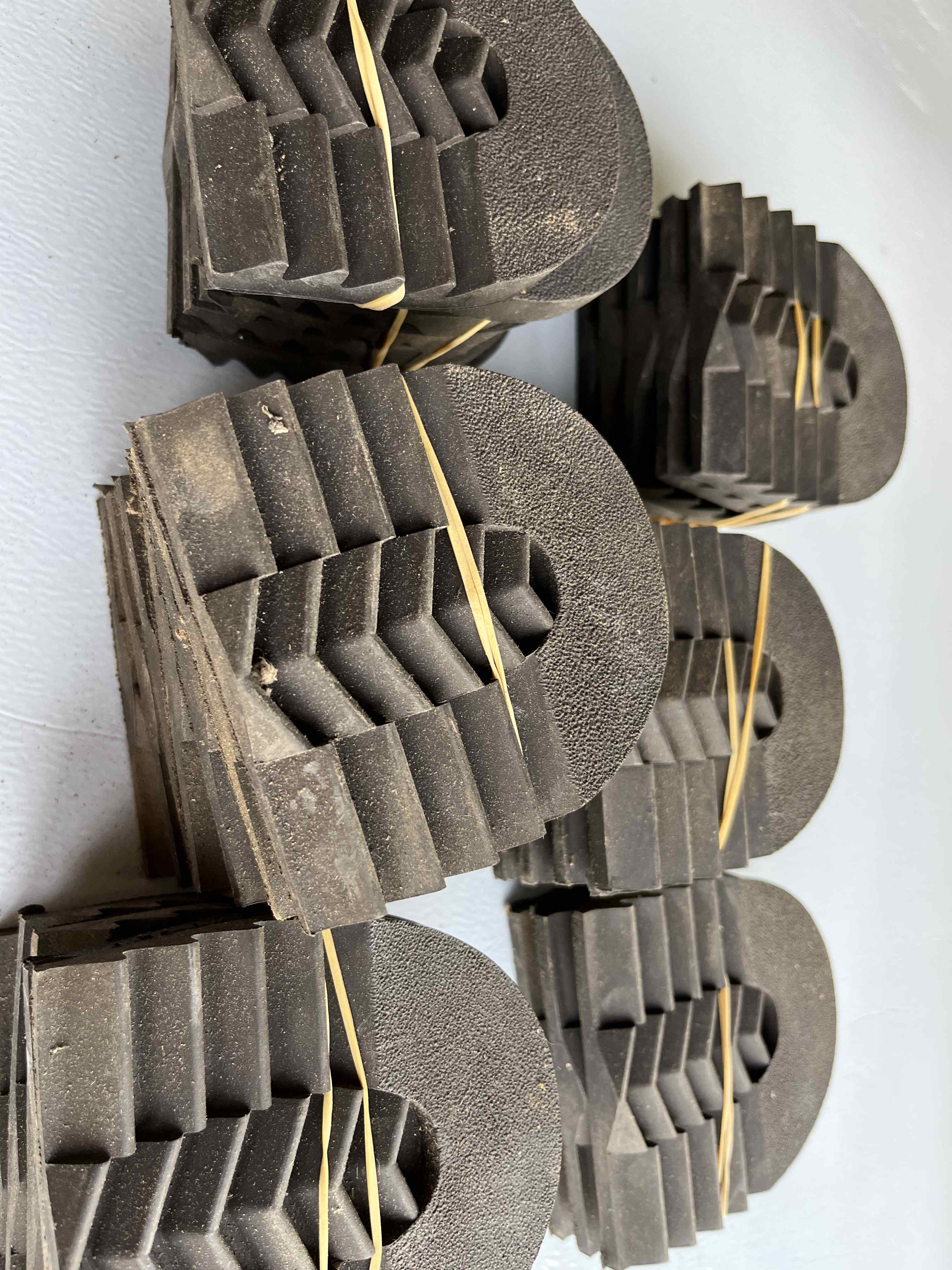 stock tacchi uomo in gomma e tunit – KG. 300 in vendita - foto 1