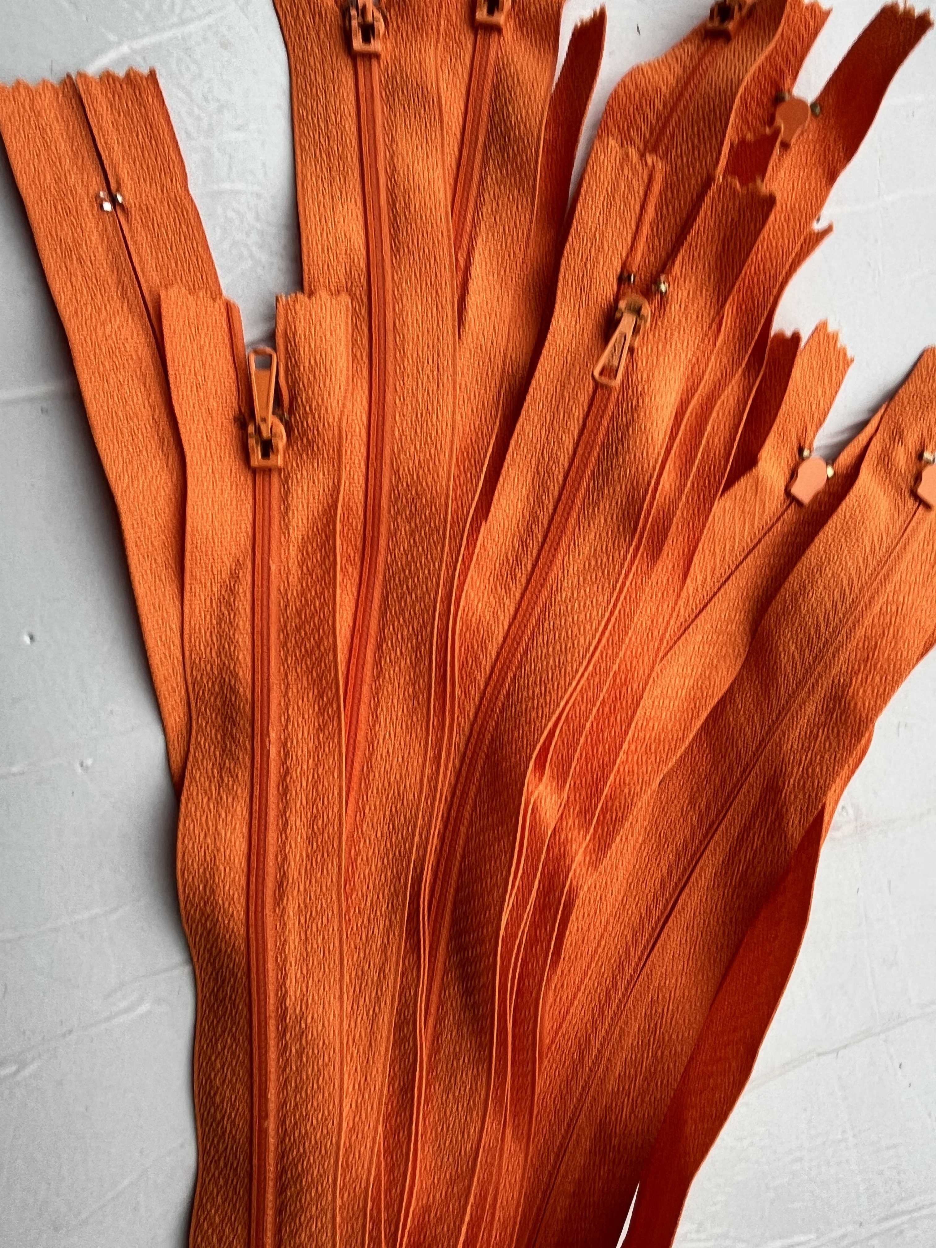 Stock cerniere zip colori vari - Pezzi 2.000 in vendita - foto 1