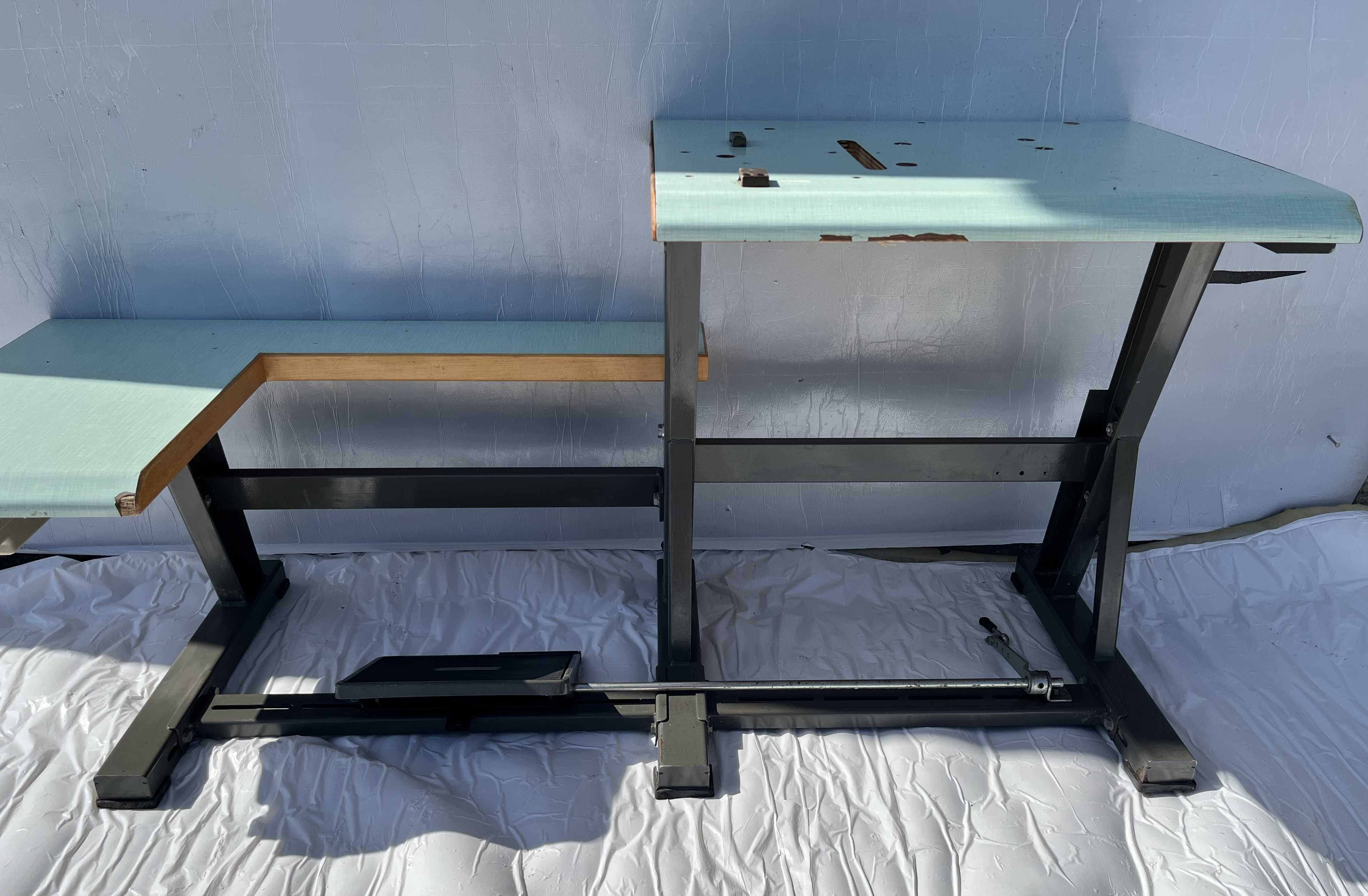 ADLER Banco esteso a sbalzo macchina cucire  in vendita - foto 1