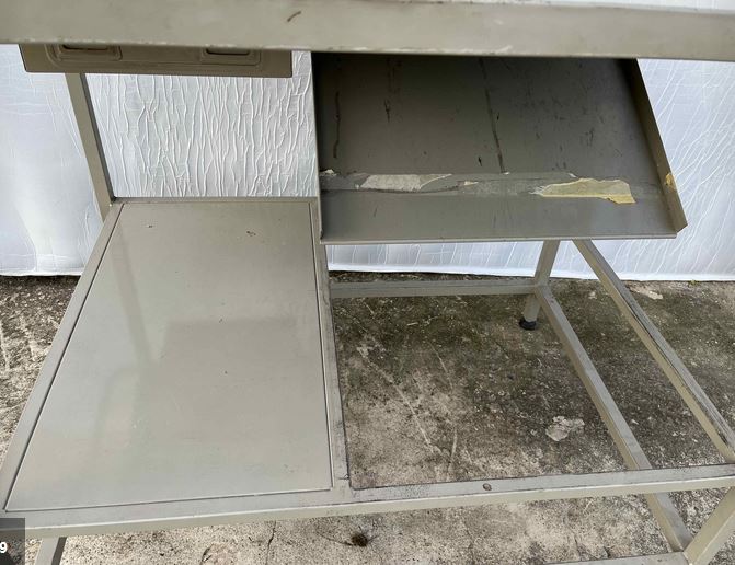 Tavolo di taglio pelle e tessuti in vendita - foto 2