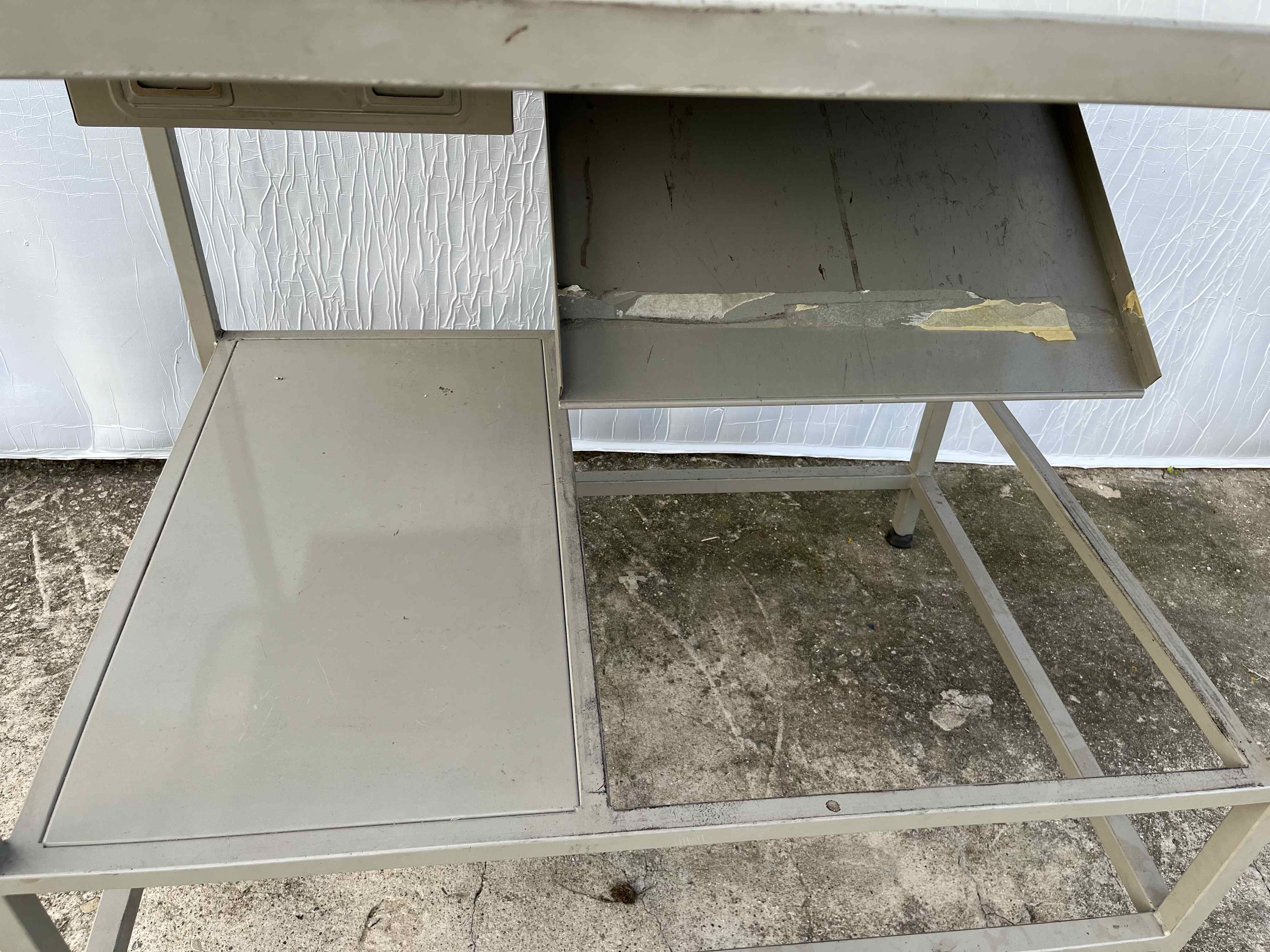 Tavolo di taglio pelle e tessuti in vendita - foto 4