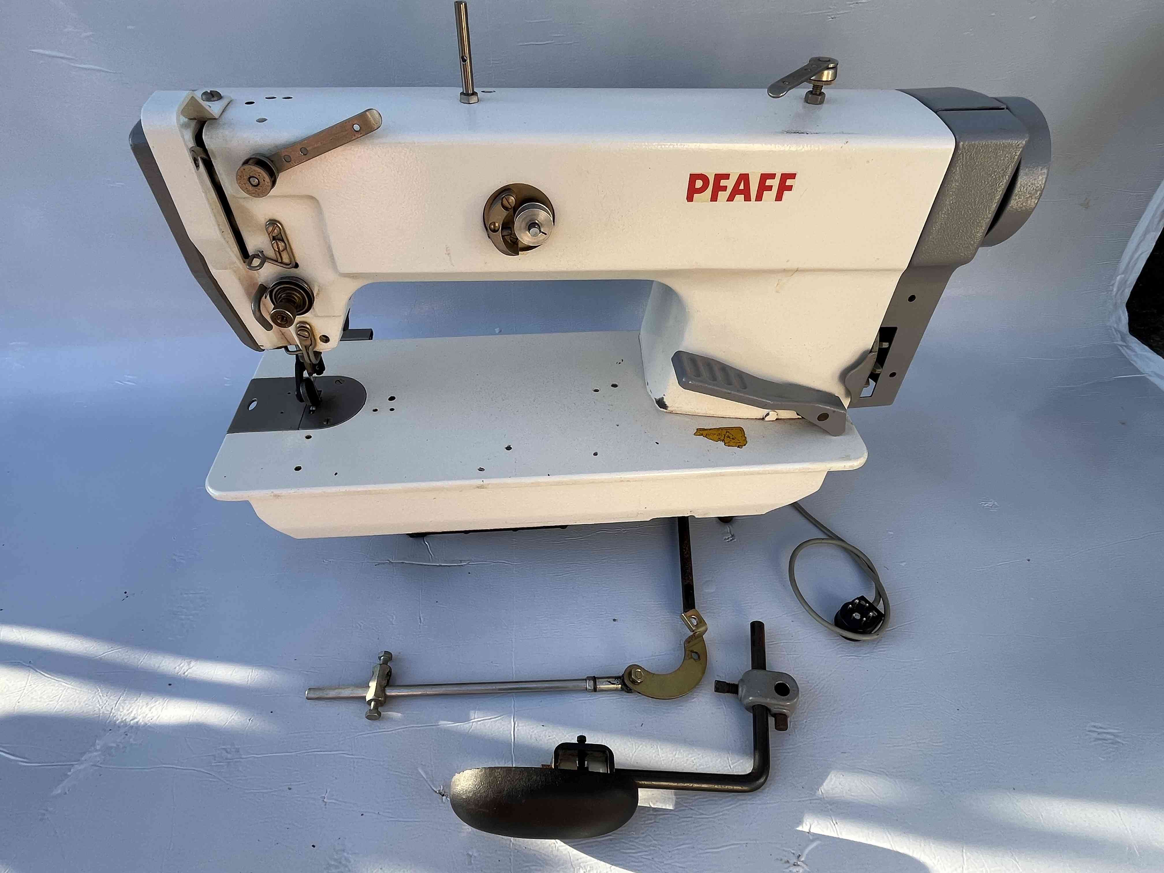 PFAFF 953 Macchina cucire lineare rasafilo in vendita - foto 1