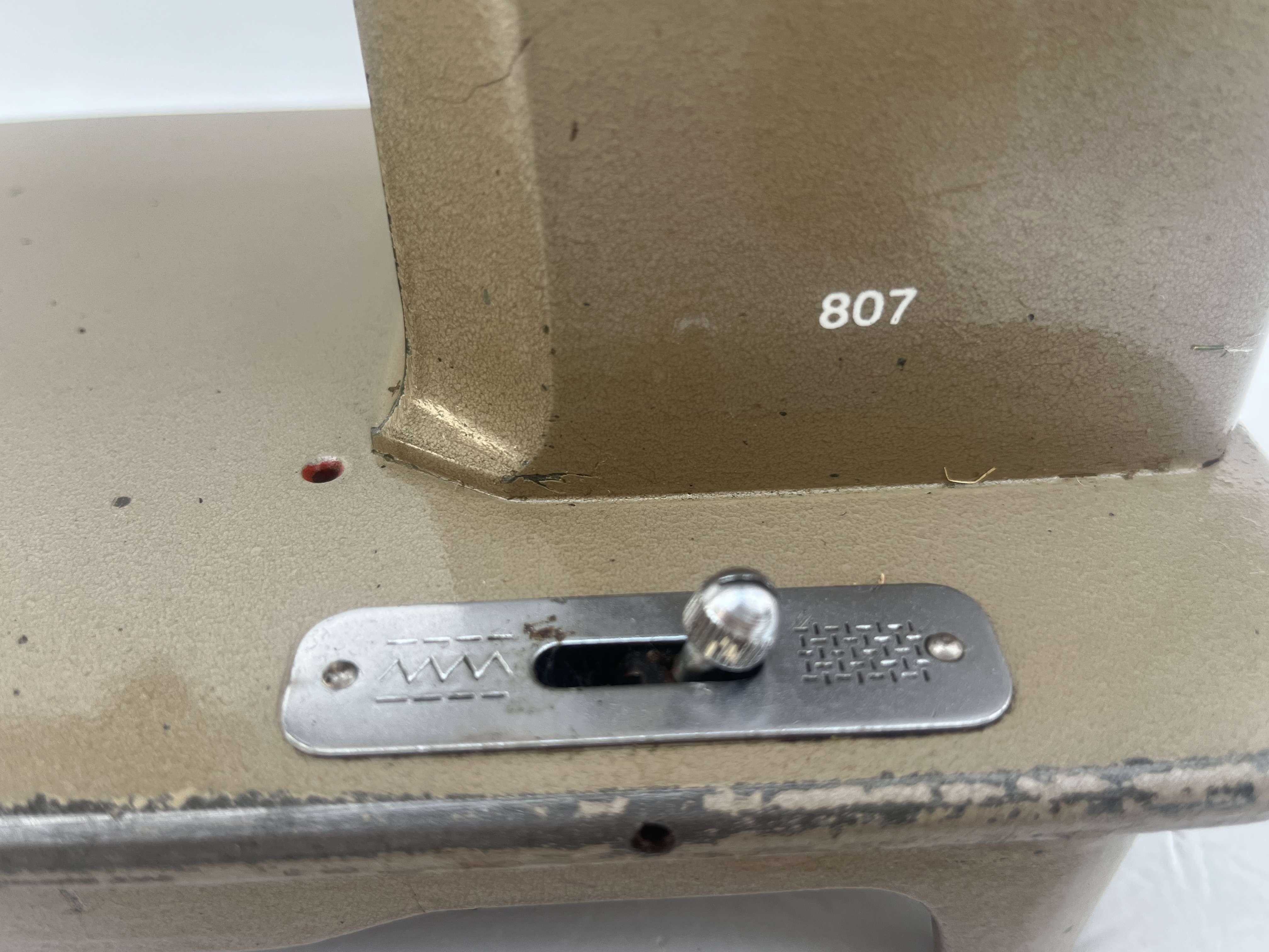 Singer 807 straight stitch zig zag sewing machine in vendita - foto 6