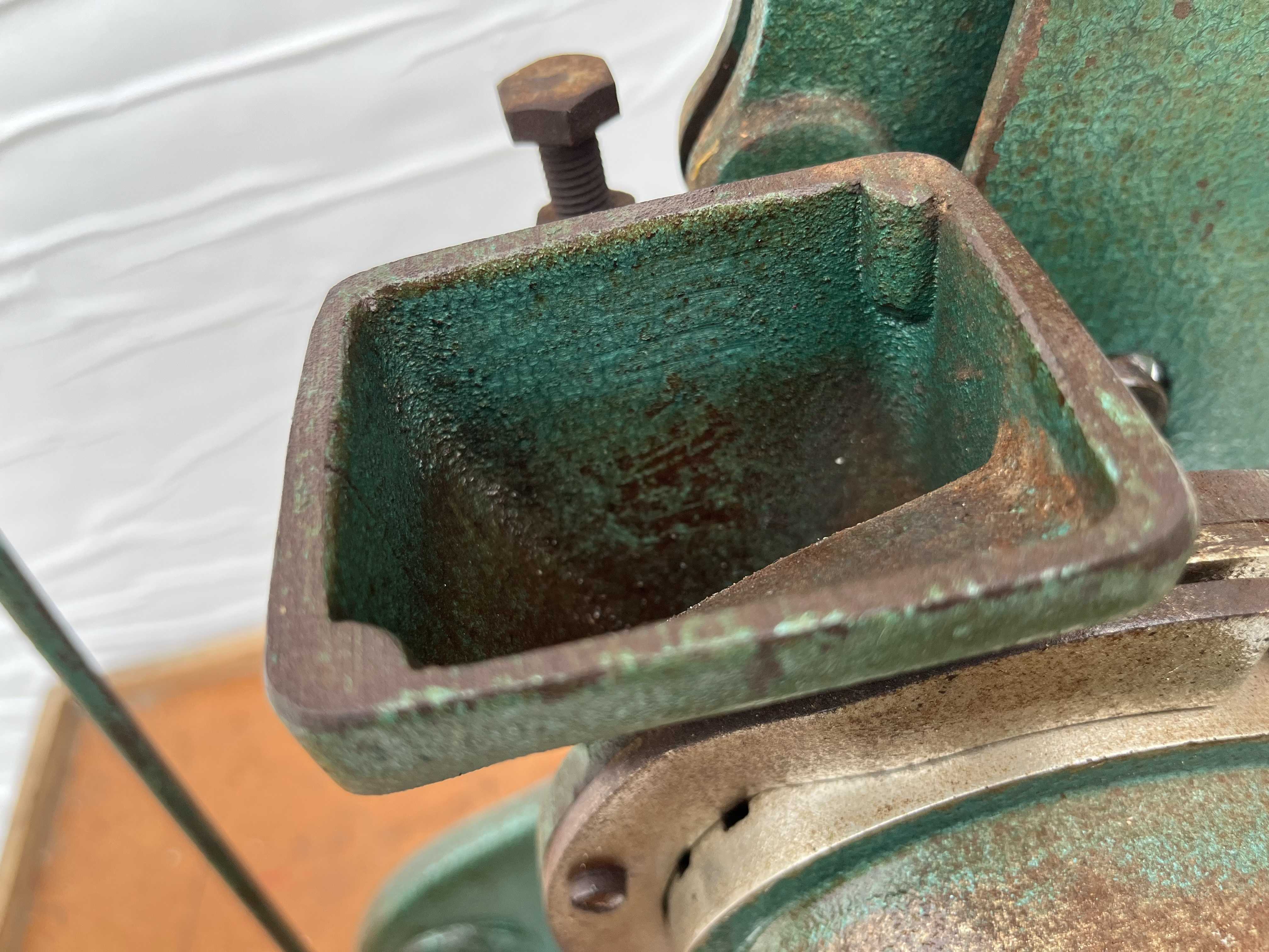 G13 Occhiellatrice a pedale in vendita - foto 4