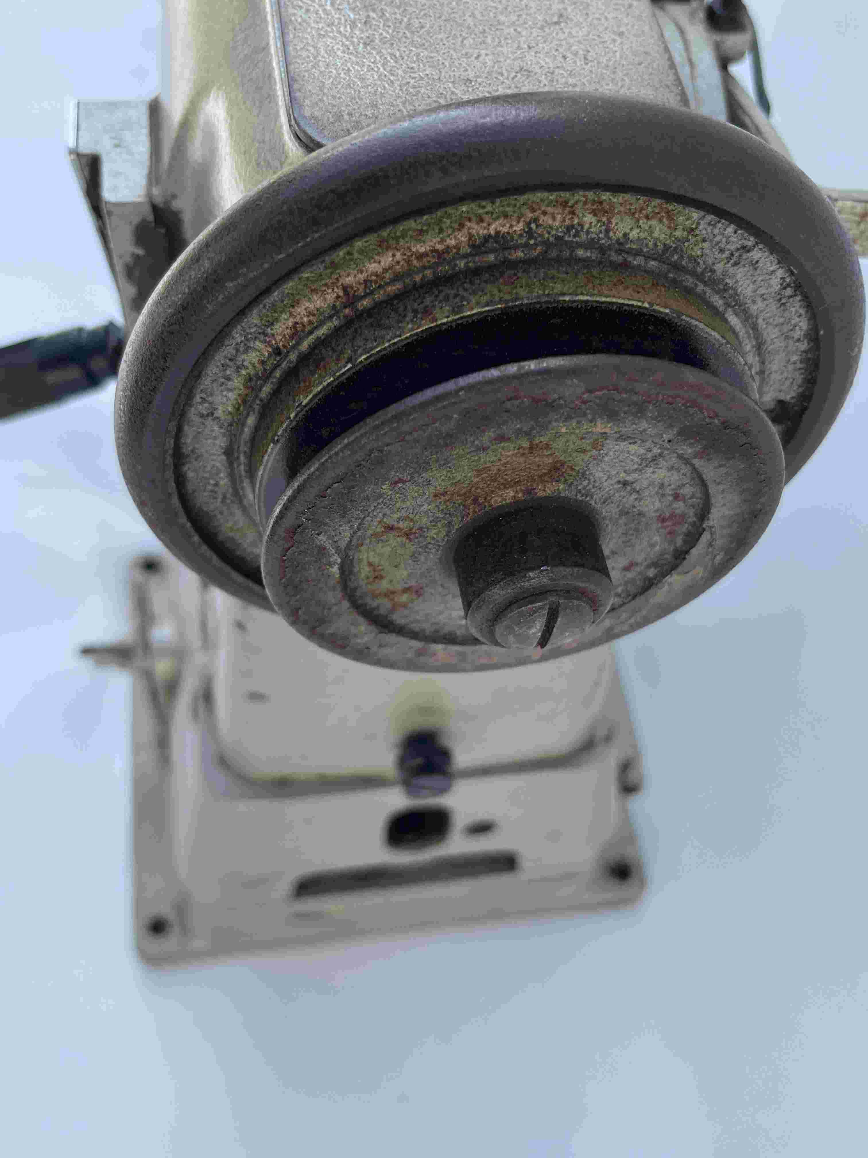 PFAFF 335 a braccio triplice trasporto con bordatore in vendita - foto 13