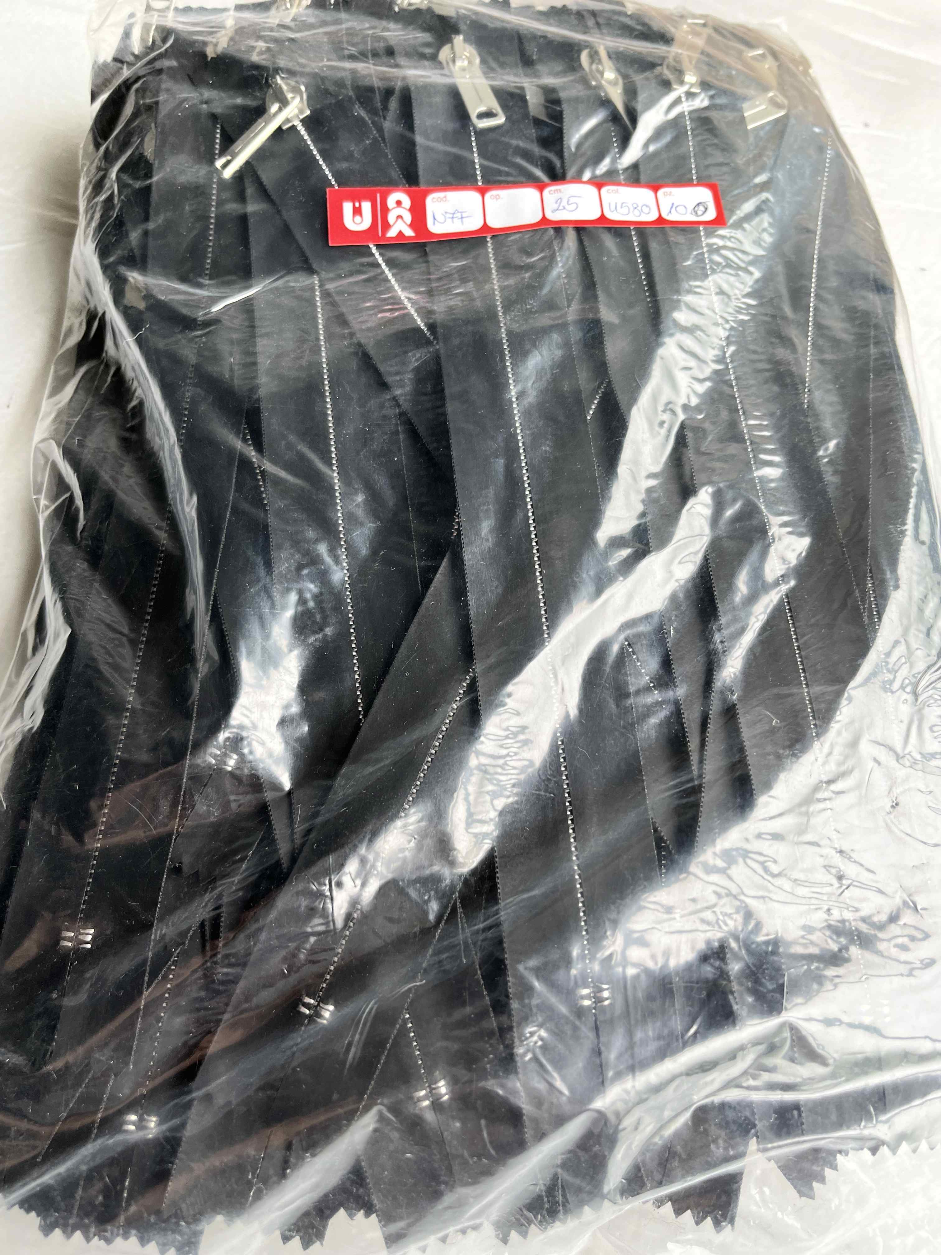 Stock cerniere lampo 25 cm colore nero in vendita - foto 1