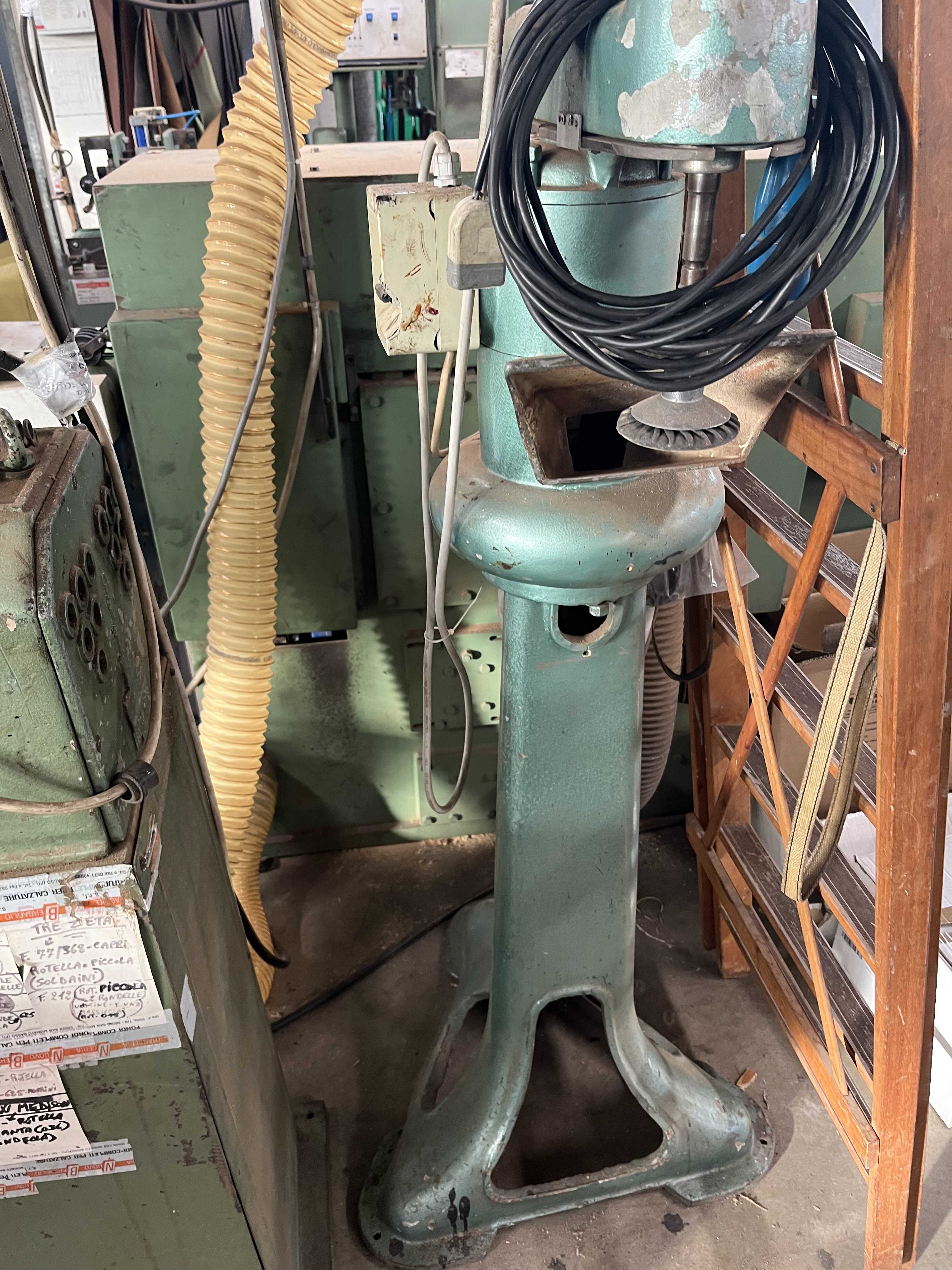 Lavorazione pelli e cuoio in vendita