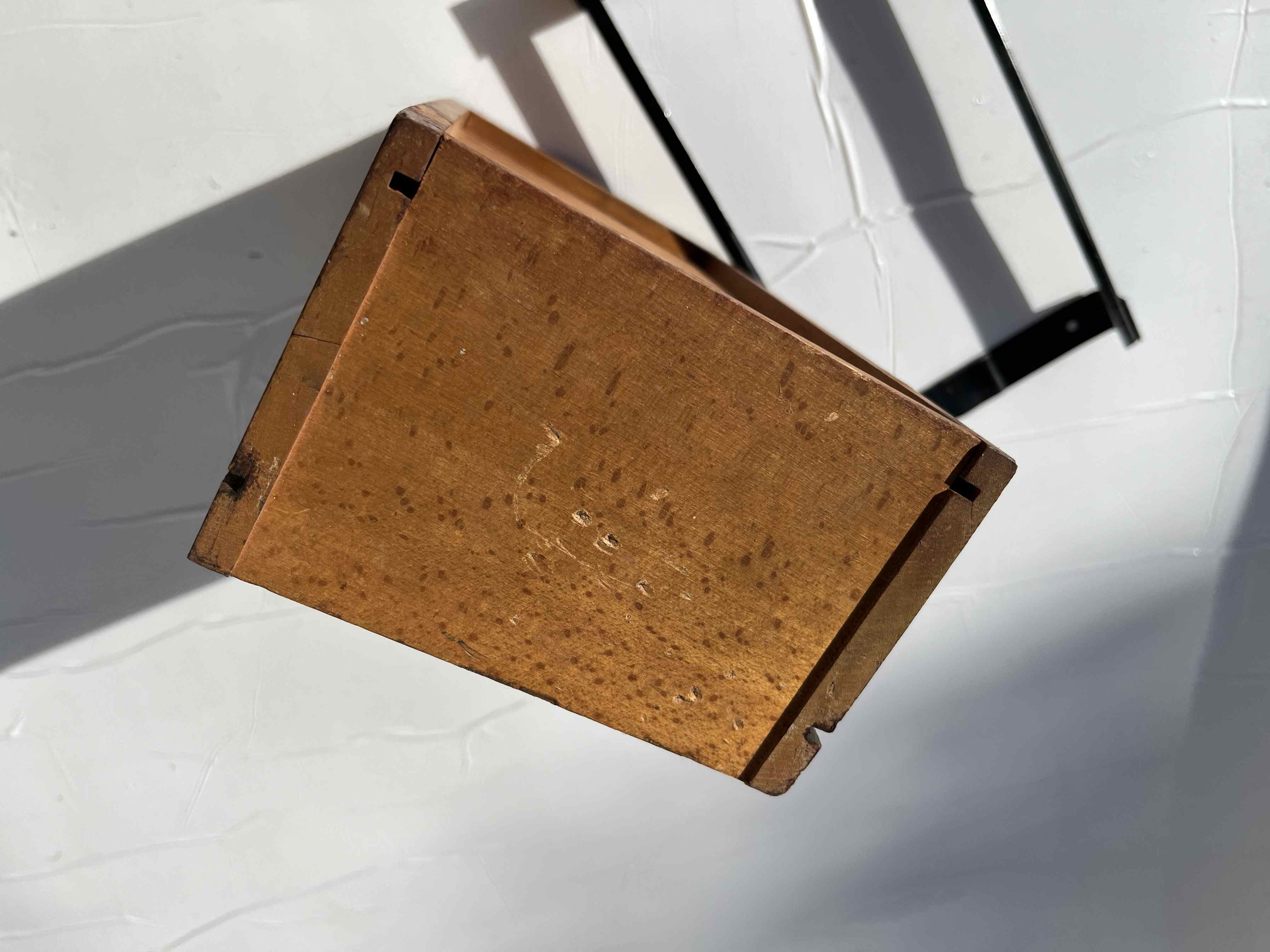 Cassetto in legno per macchina da cucire industriali  in vendita - foto 6