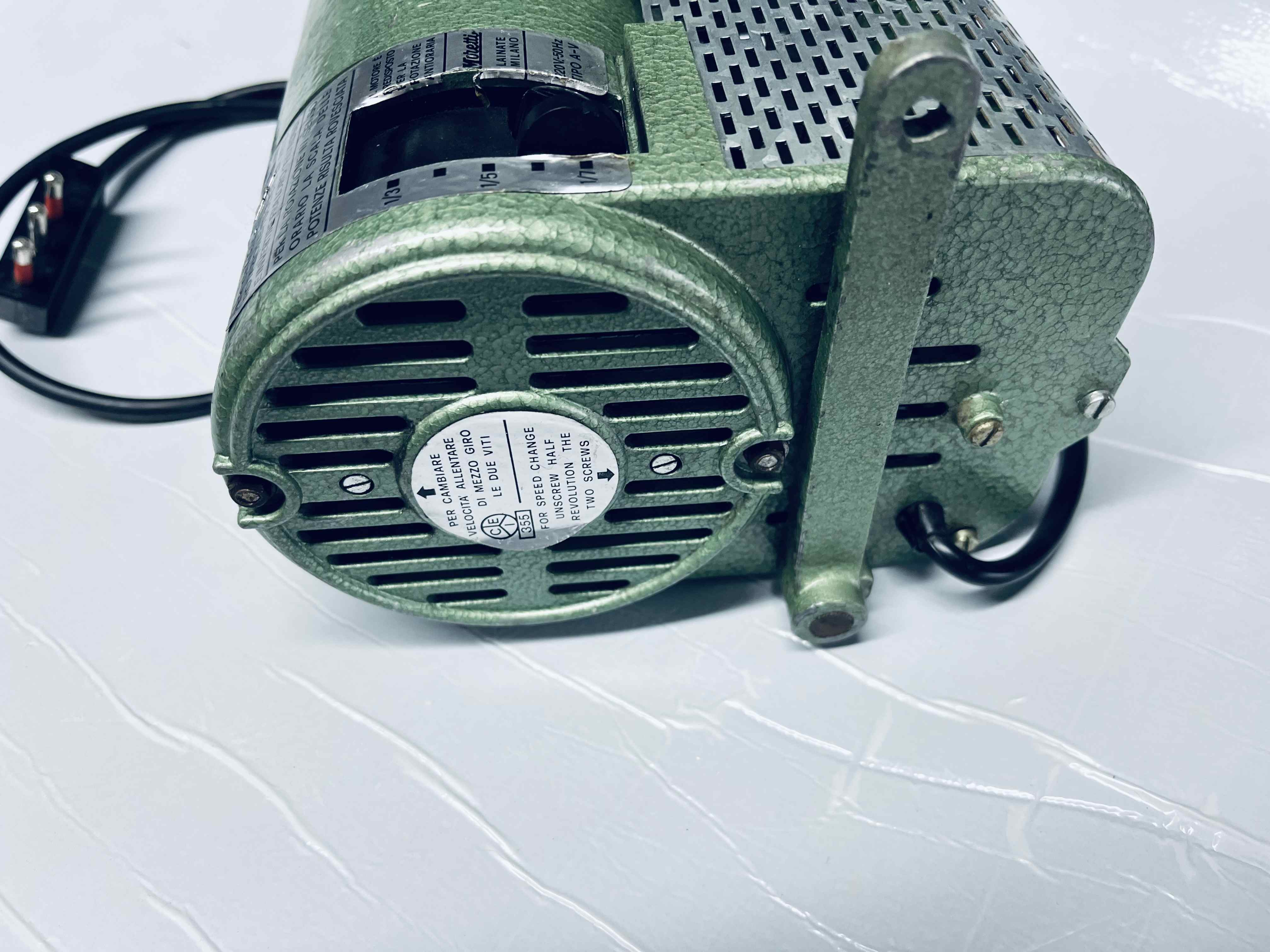 F66 Moretti tipo AV motore macchina Cucire 220 in vendita - foto 11