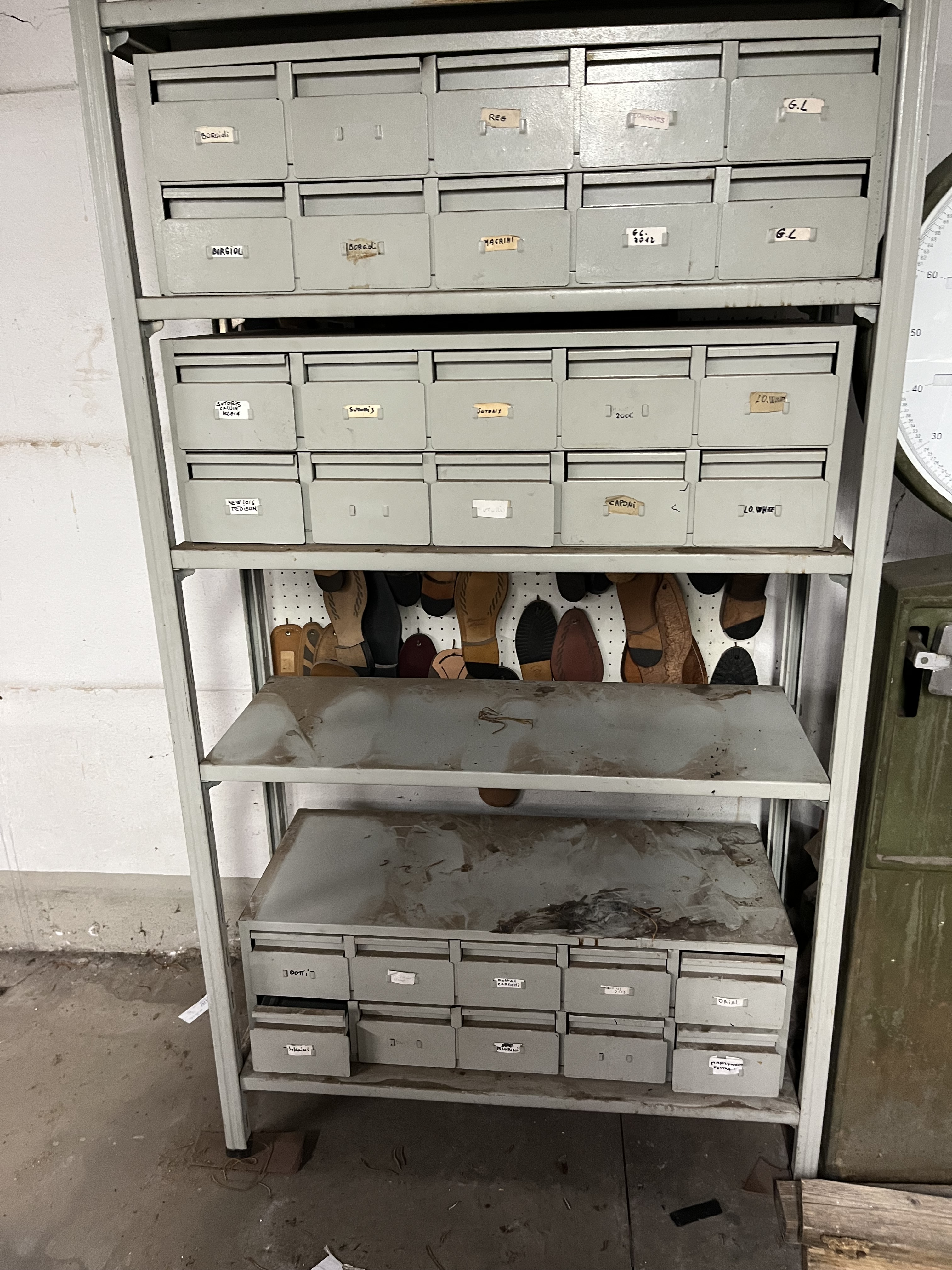 Cassettiere in ferro modulari e scaffale  in vendita - foto 7