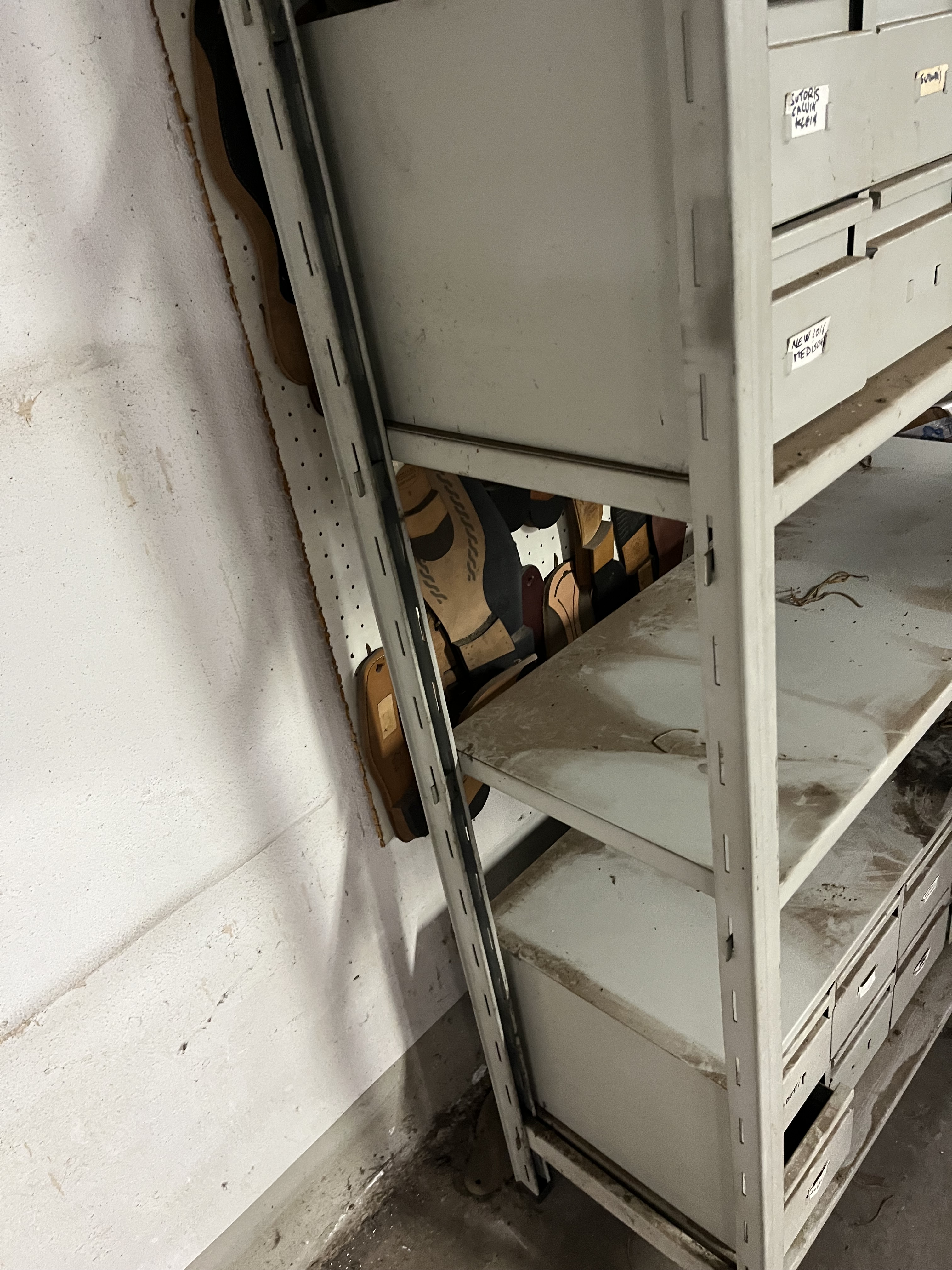 Cassettiere in ferro modulari e scaffale  in vendita - foto 3