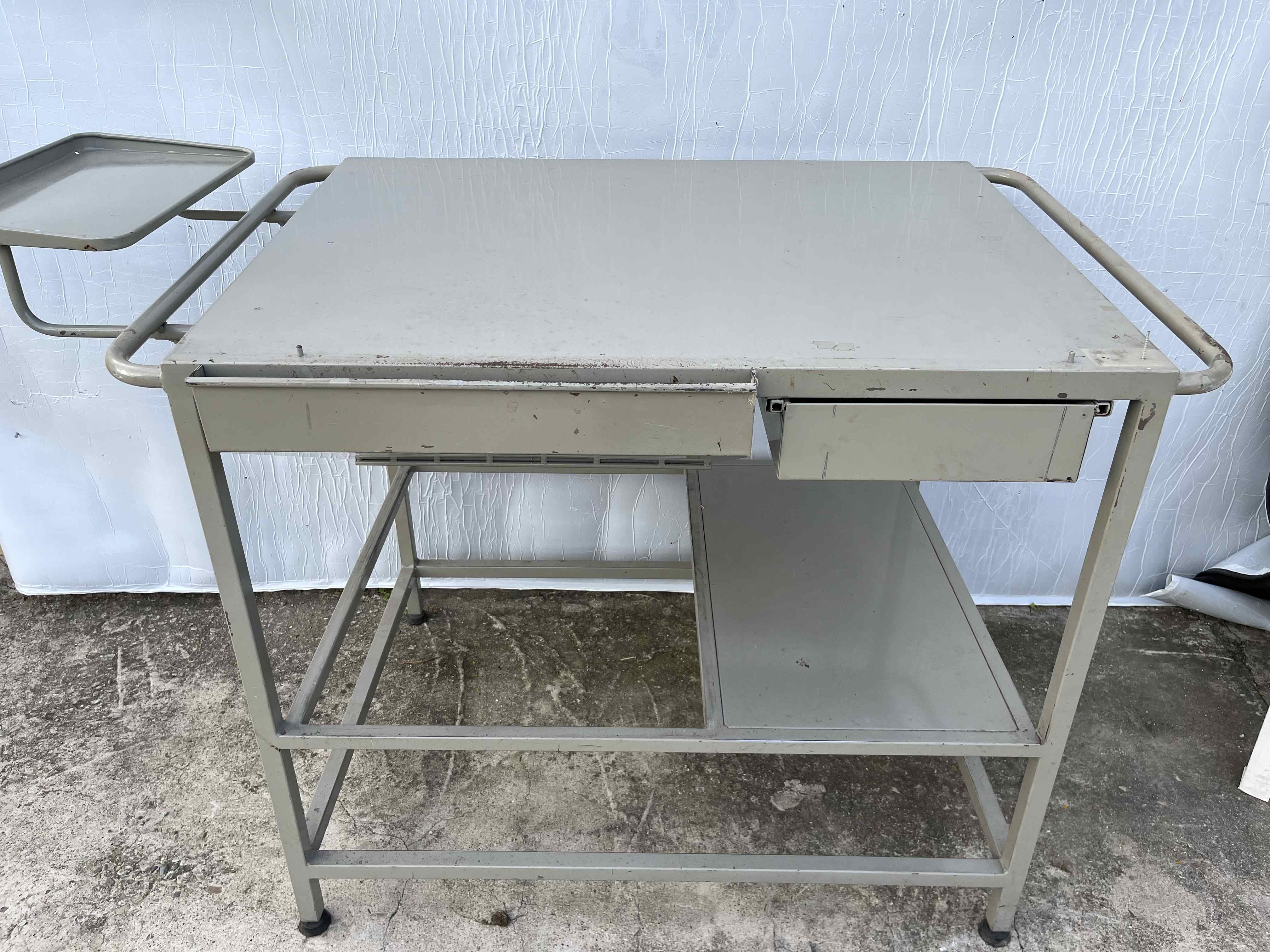 Tavolo di taglio pelle e tessuti in vendita - foto 1