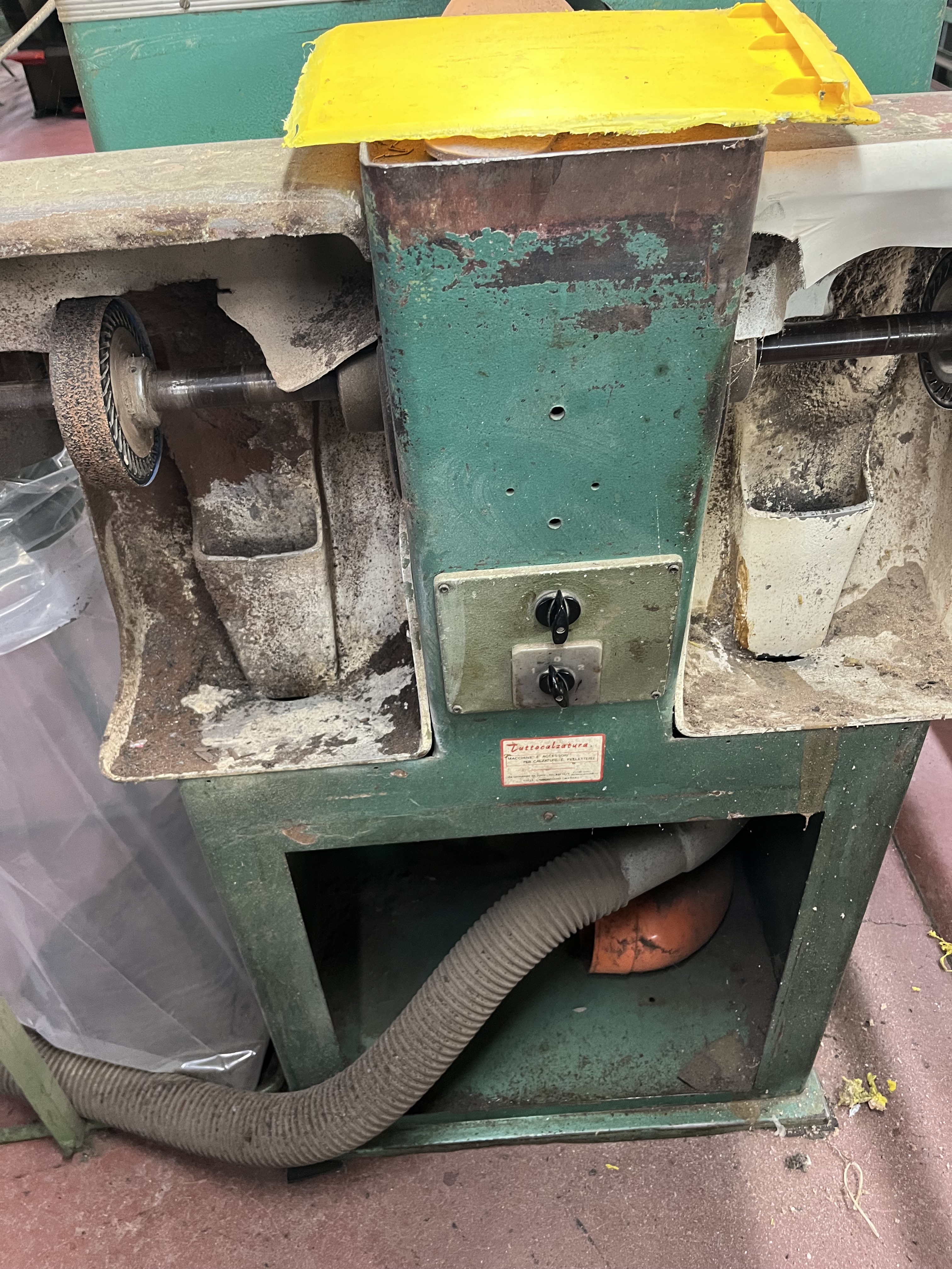 Lavorazione pelli e cuoio in vendita