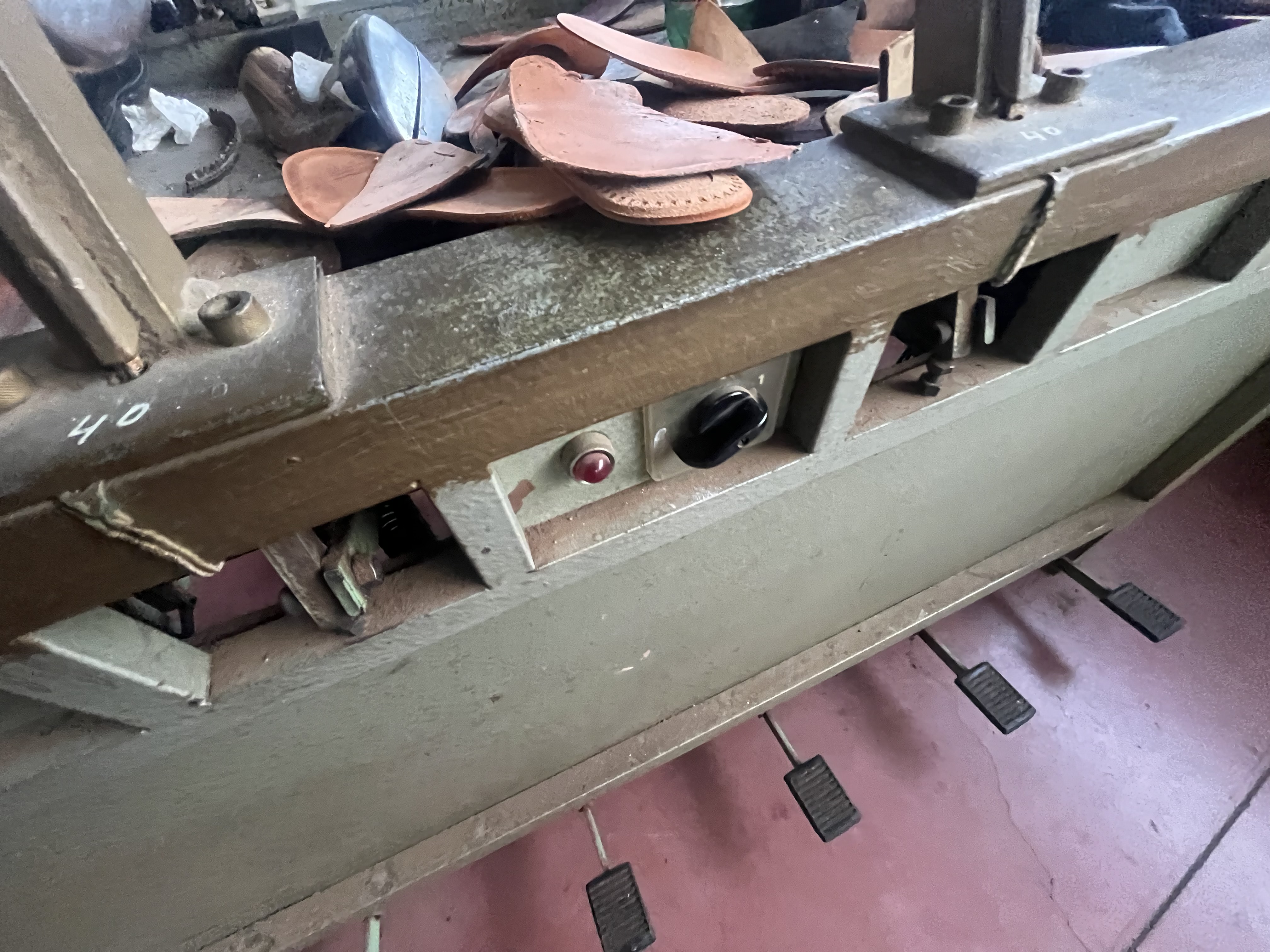 BANCO STIRAMOCASSINI 6 PAIA in vendita - foto 3