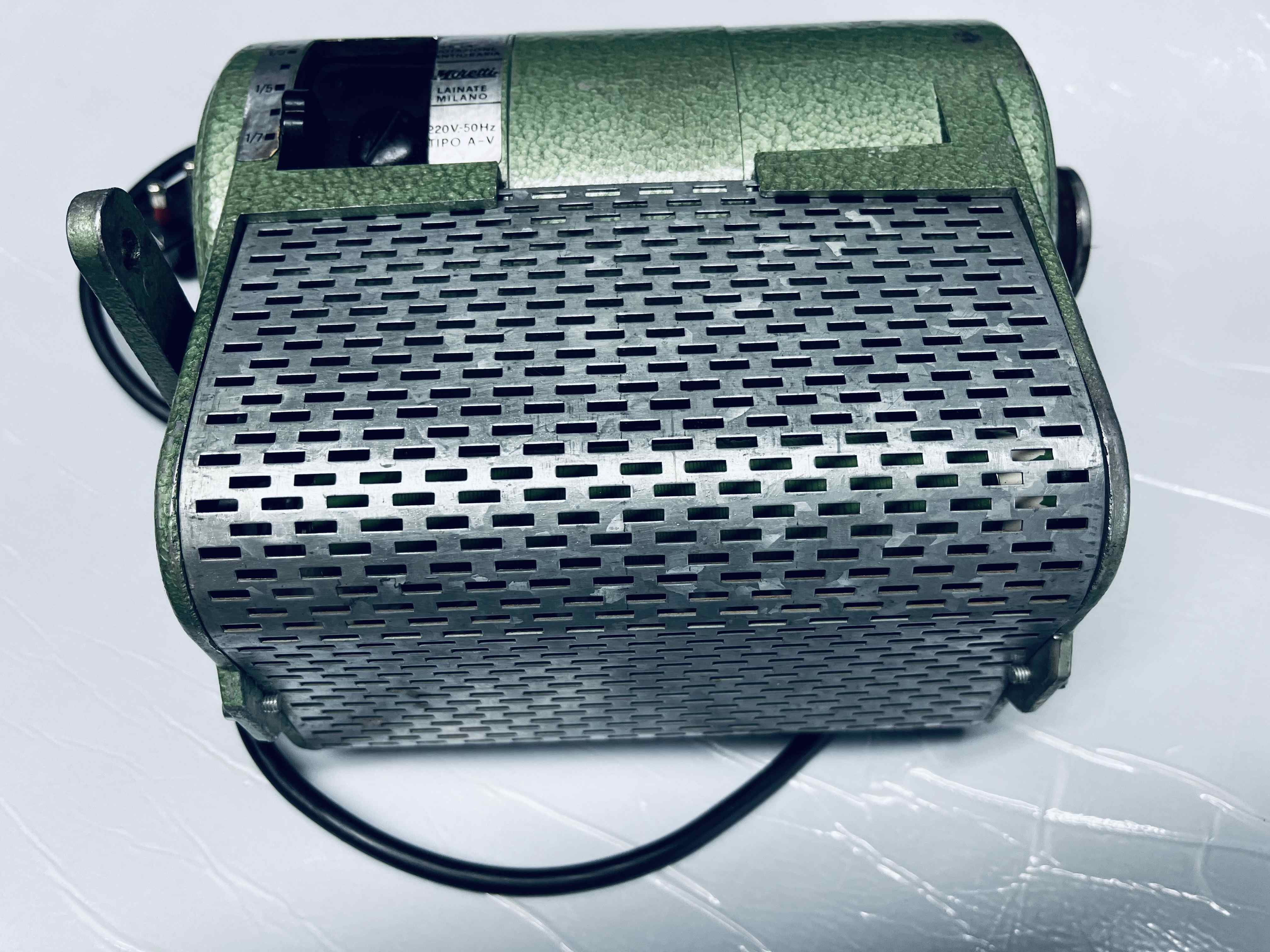 F66 Moretti tipo AV  motore macchina Cucire 220 in vendita - foto 8