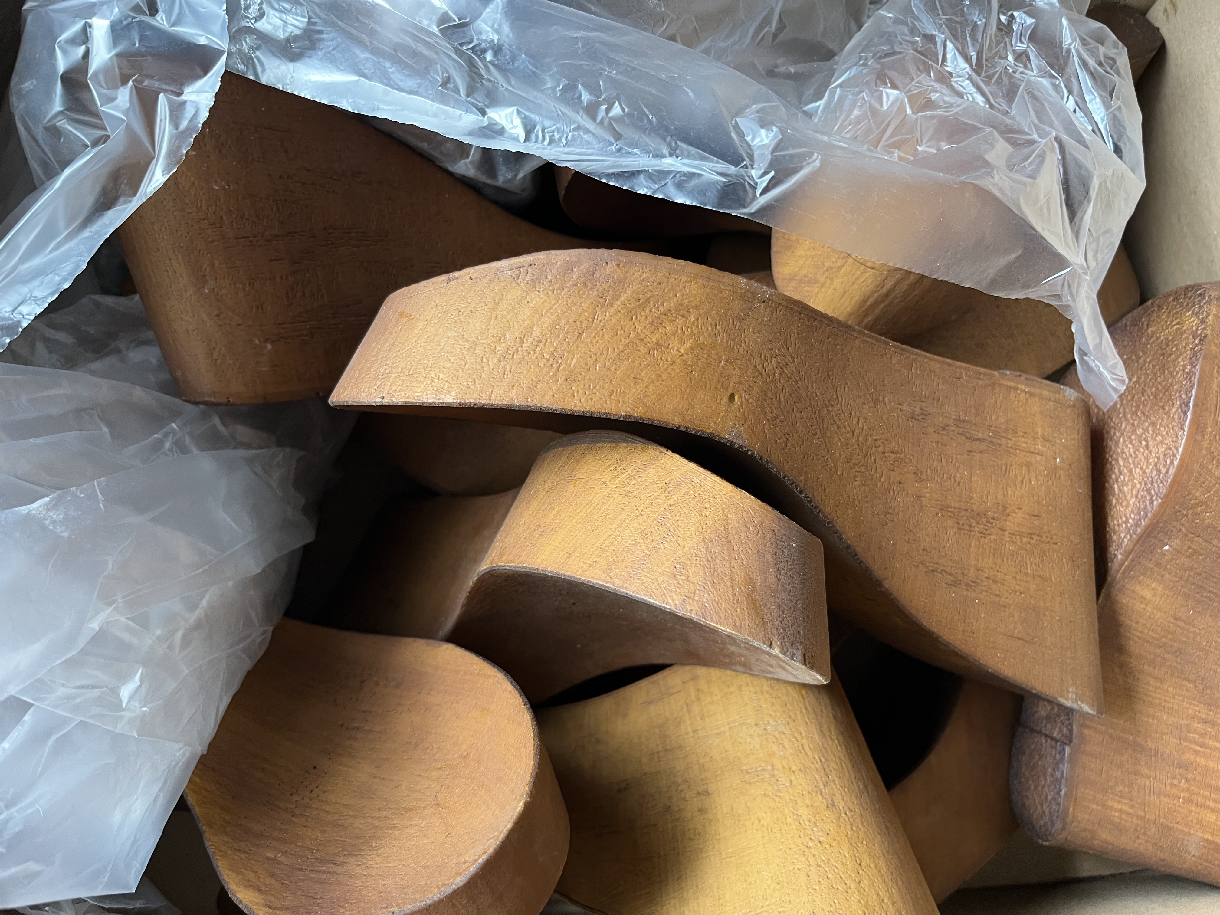 Stock Fondi zoccoli donna bambino 25 al 40 – KG. 150  in vendita - foto 1