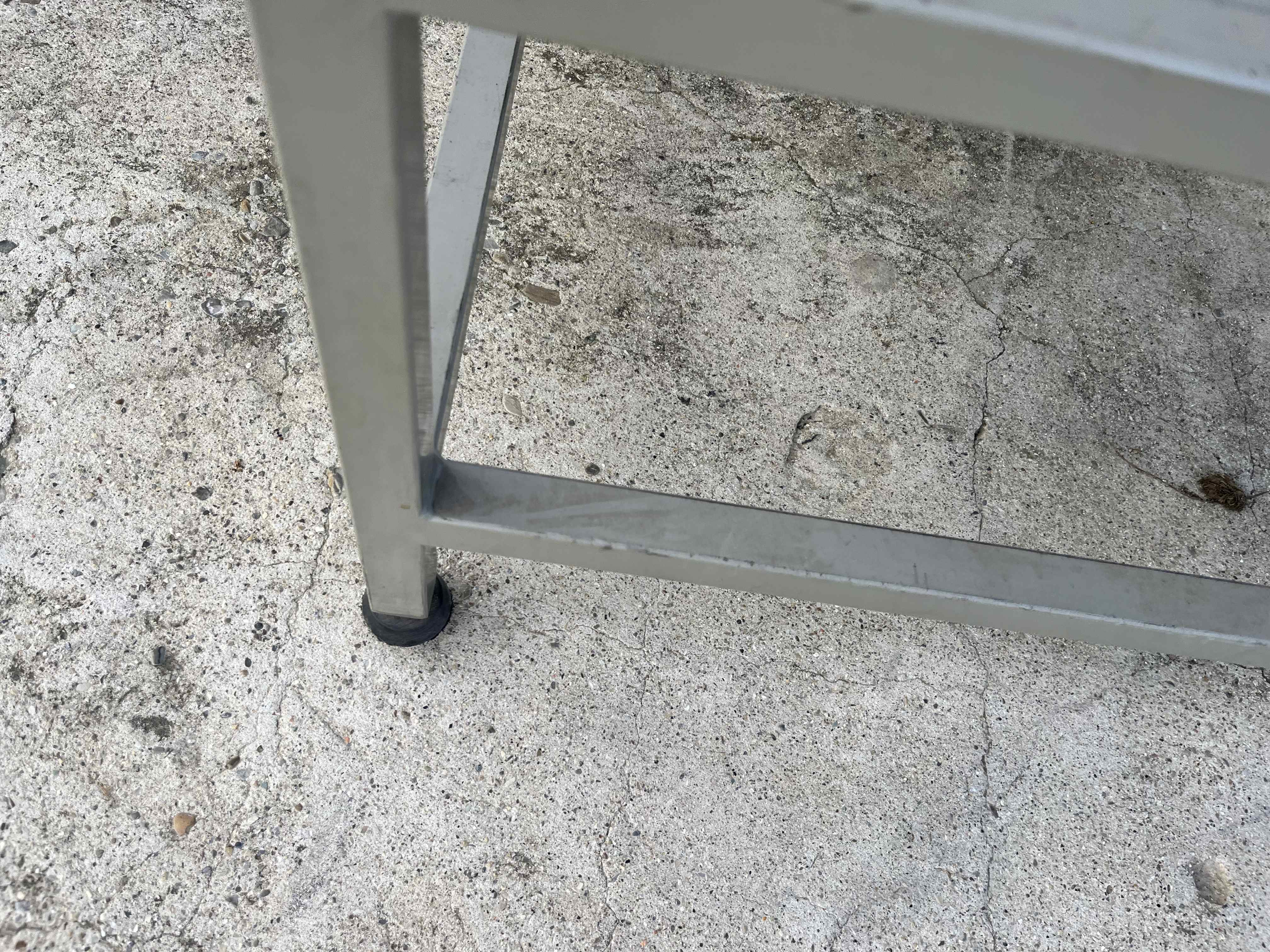 Tavolo di taglio pelle e tessuti in vendita - foto 3