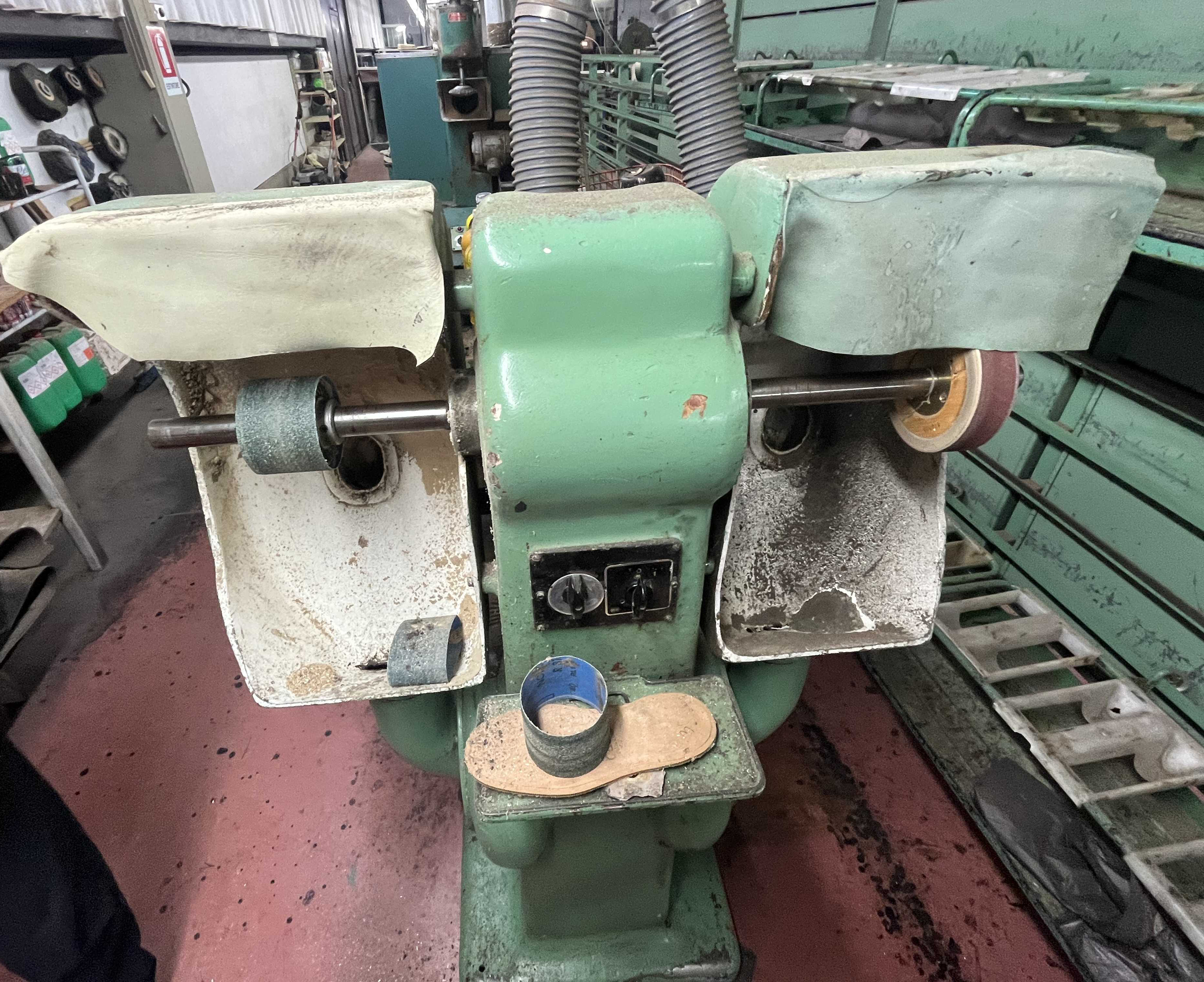 Lavorazione pelli e cuoio in vendita