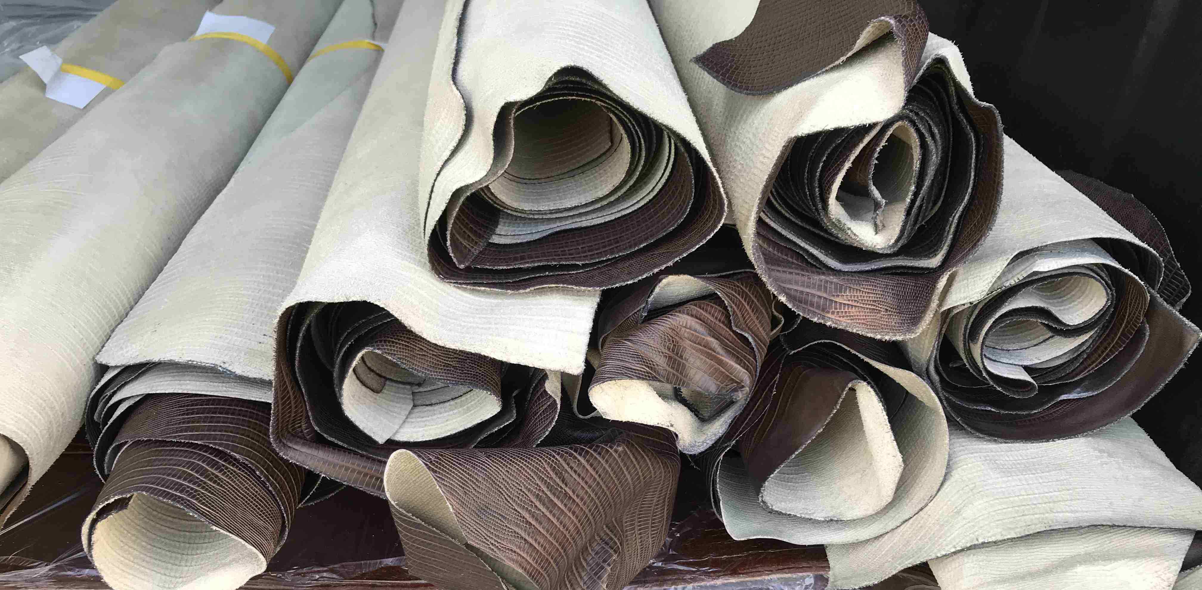 Stock pellame stampa lucertola colore cacao in vendita - foto 13