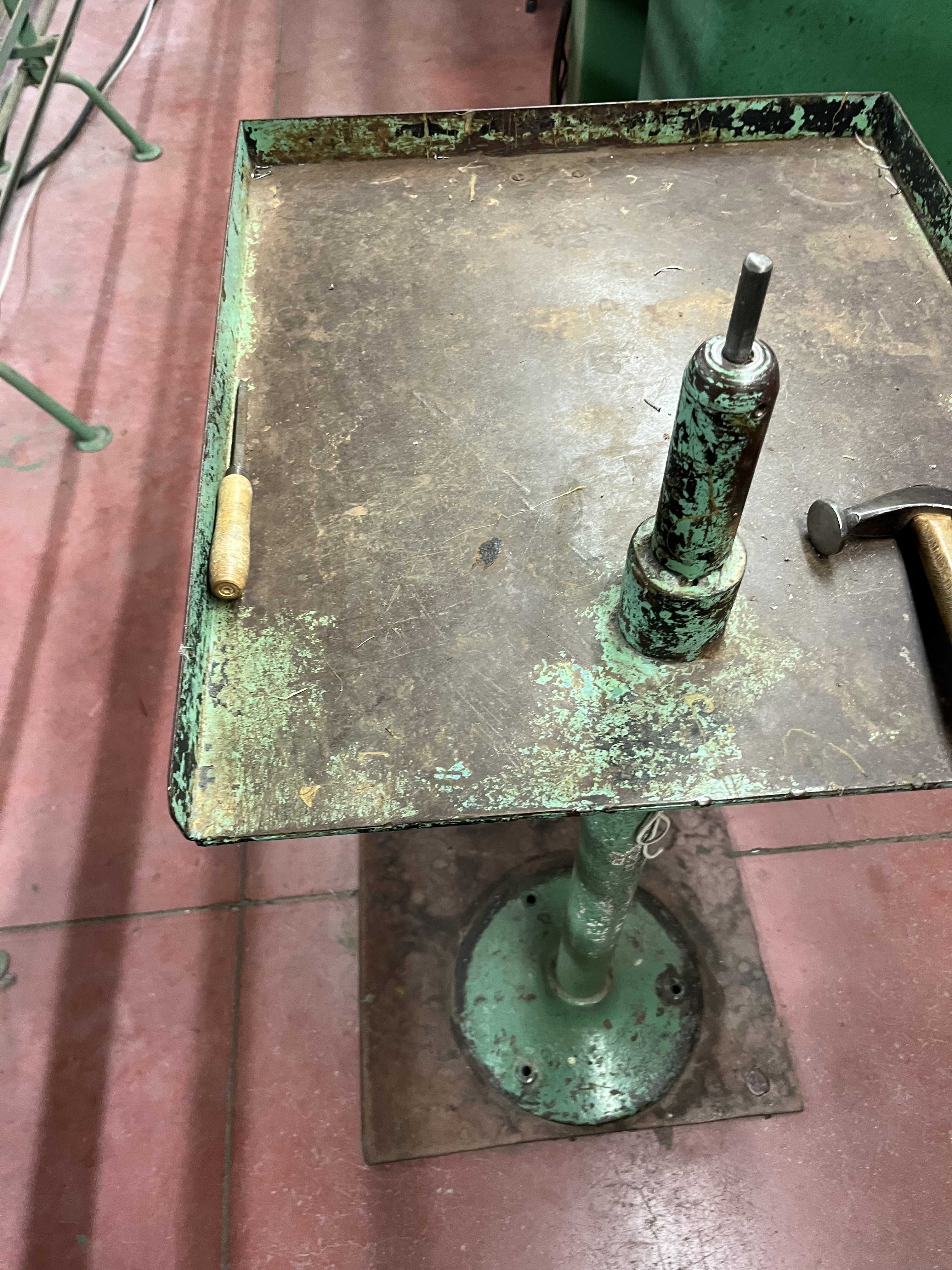 Lavorazione pelli e cuoio in vendita