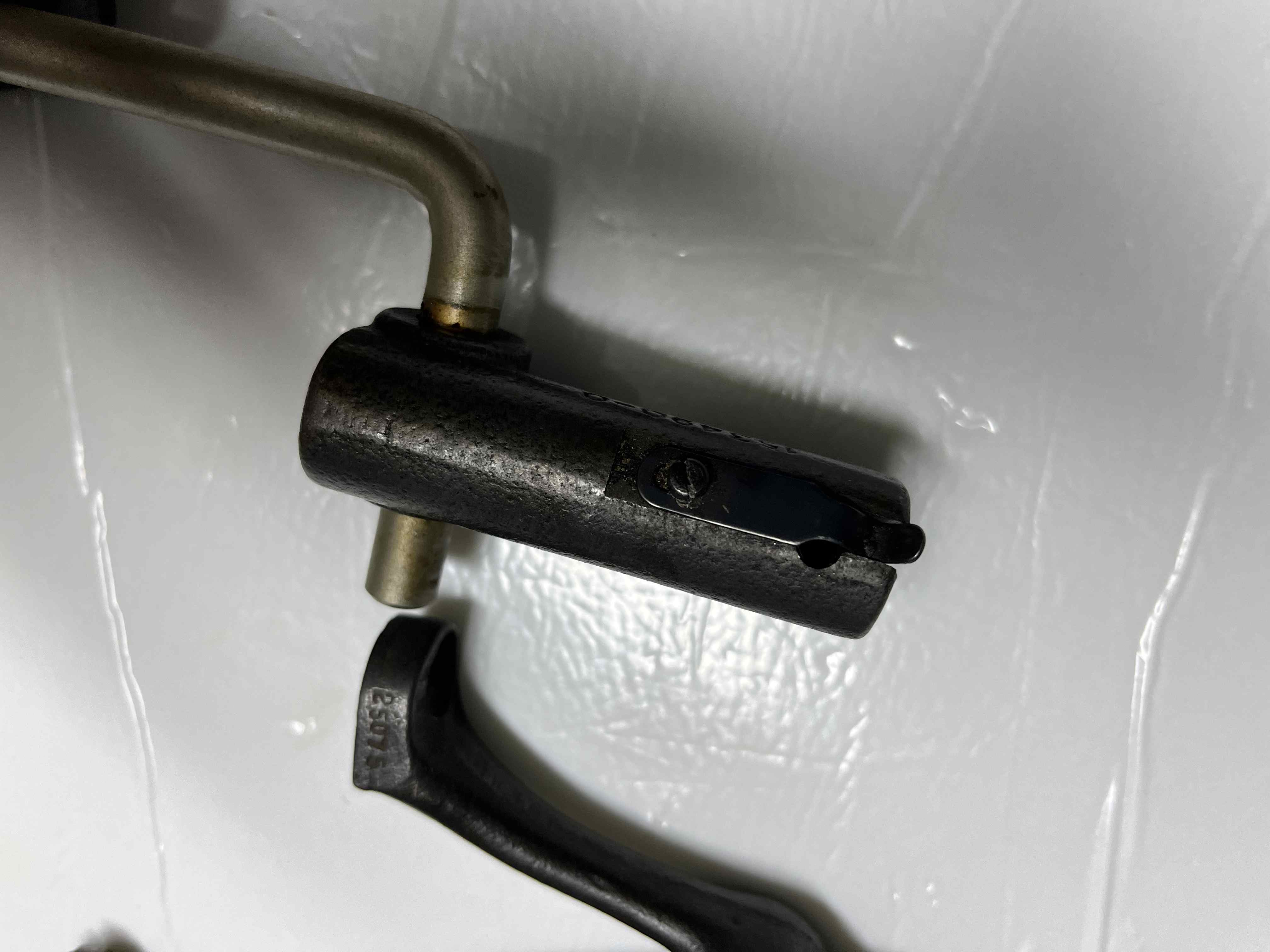 ST8 Alza piedino a leva per macchine da cucire in vendita - foto 6