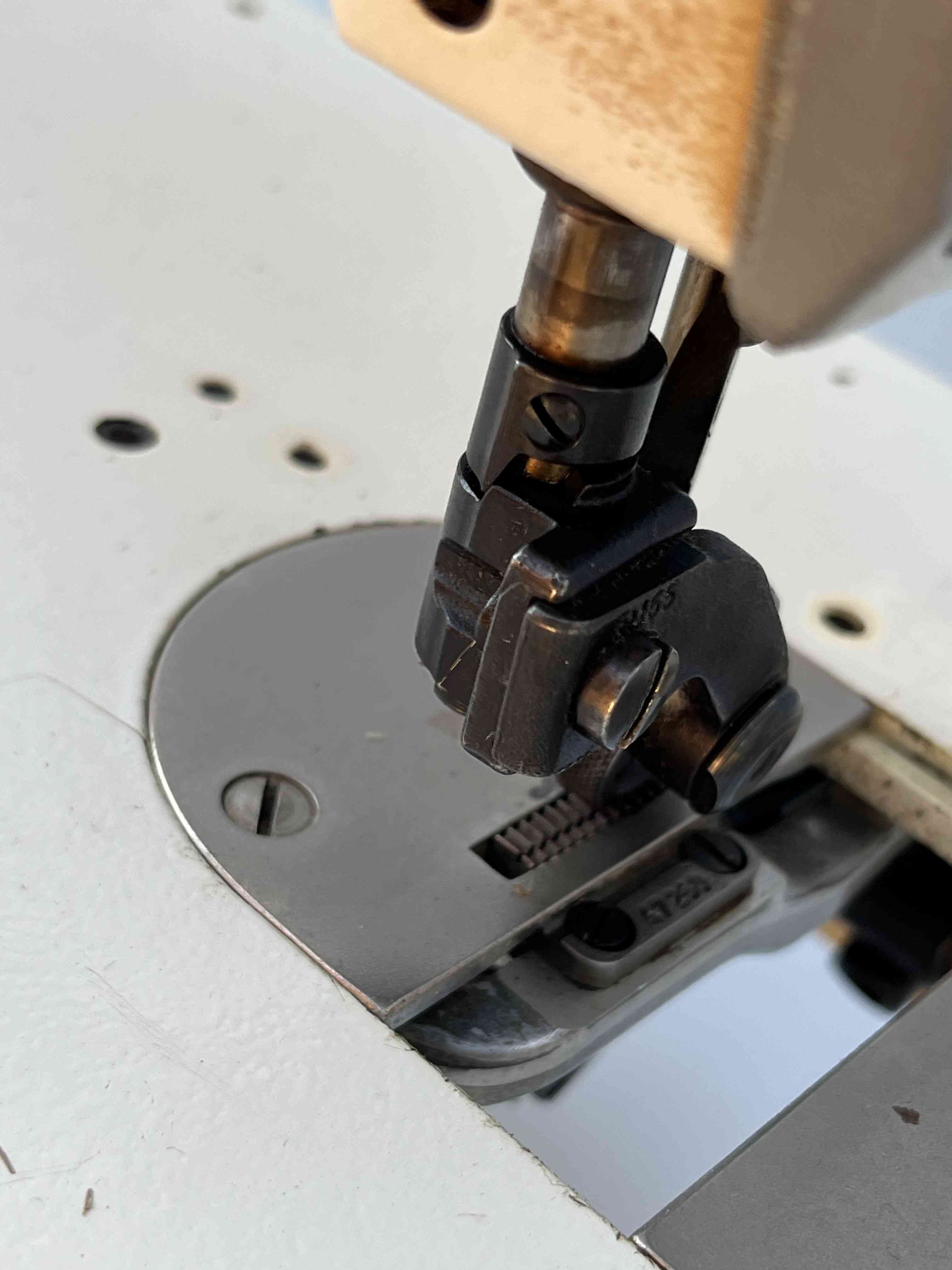 PFAFF 953 Macchina cucire lineare rasafilo in vendita - foto 3