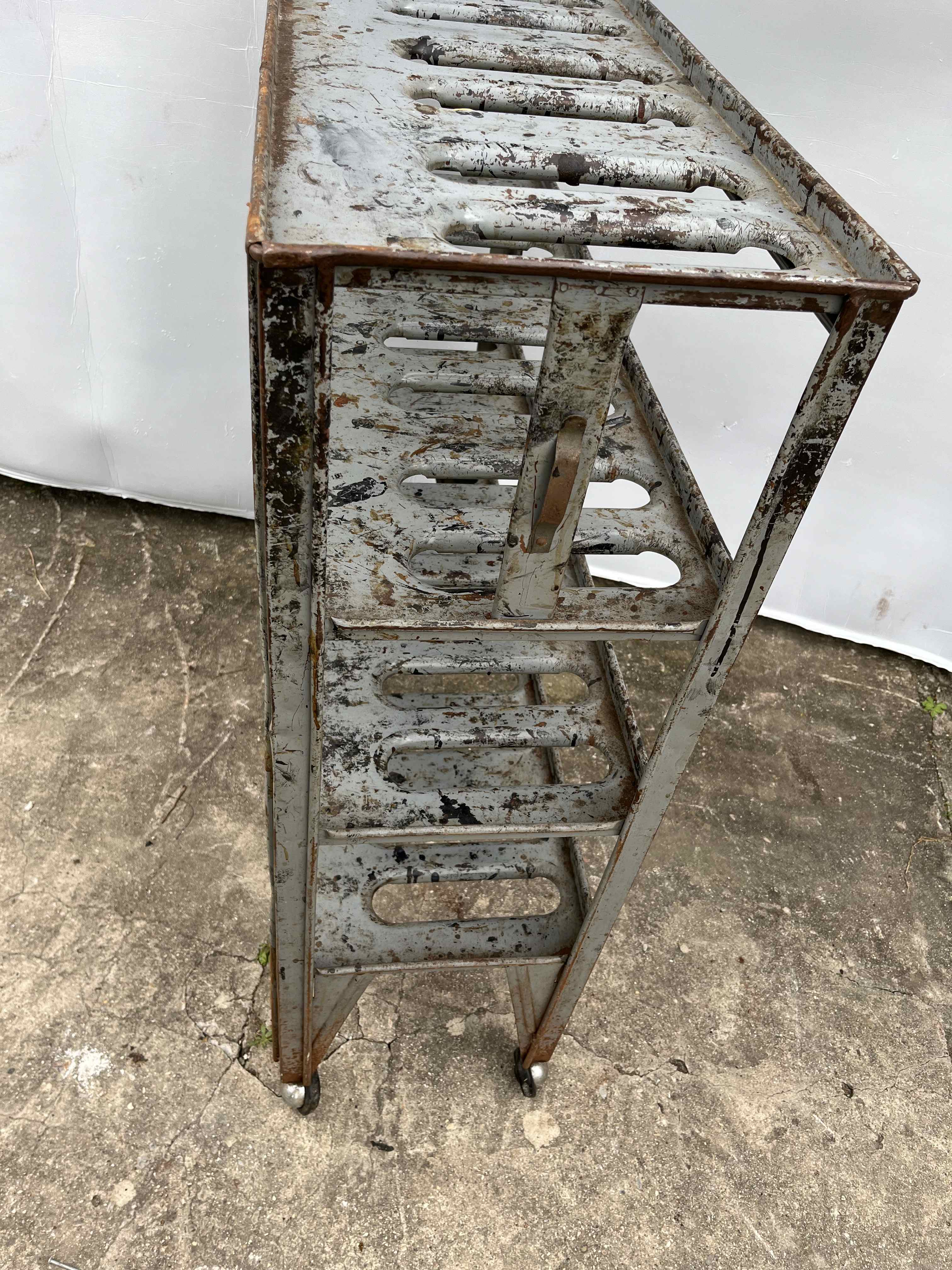Carrello con incavi per lavorazione calzature  in vendita - foto 9