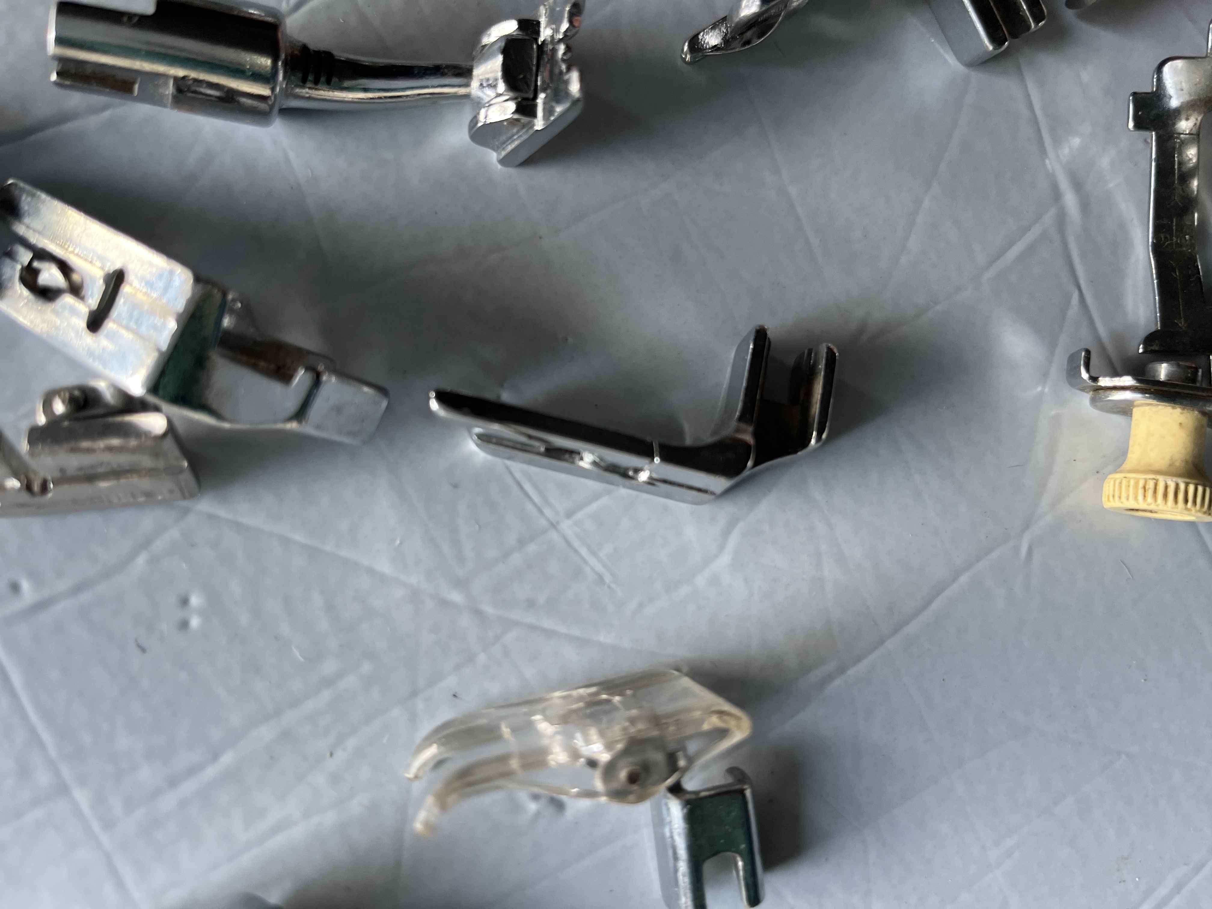 10 piedini per macchine da cucire zig zag Refrey in vendita - foto 3