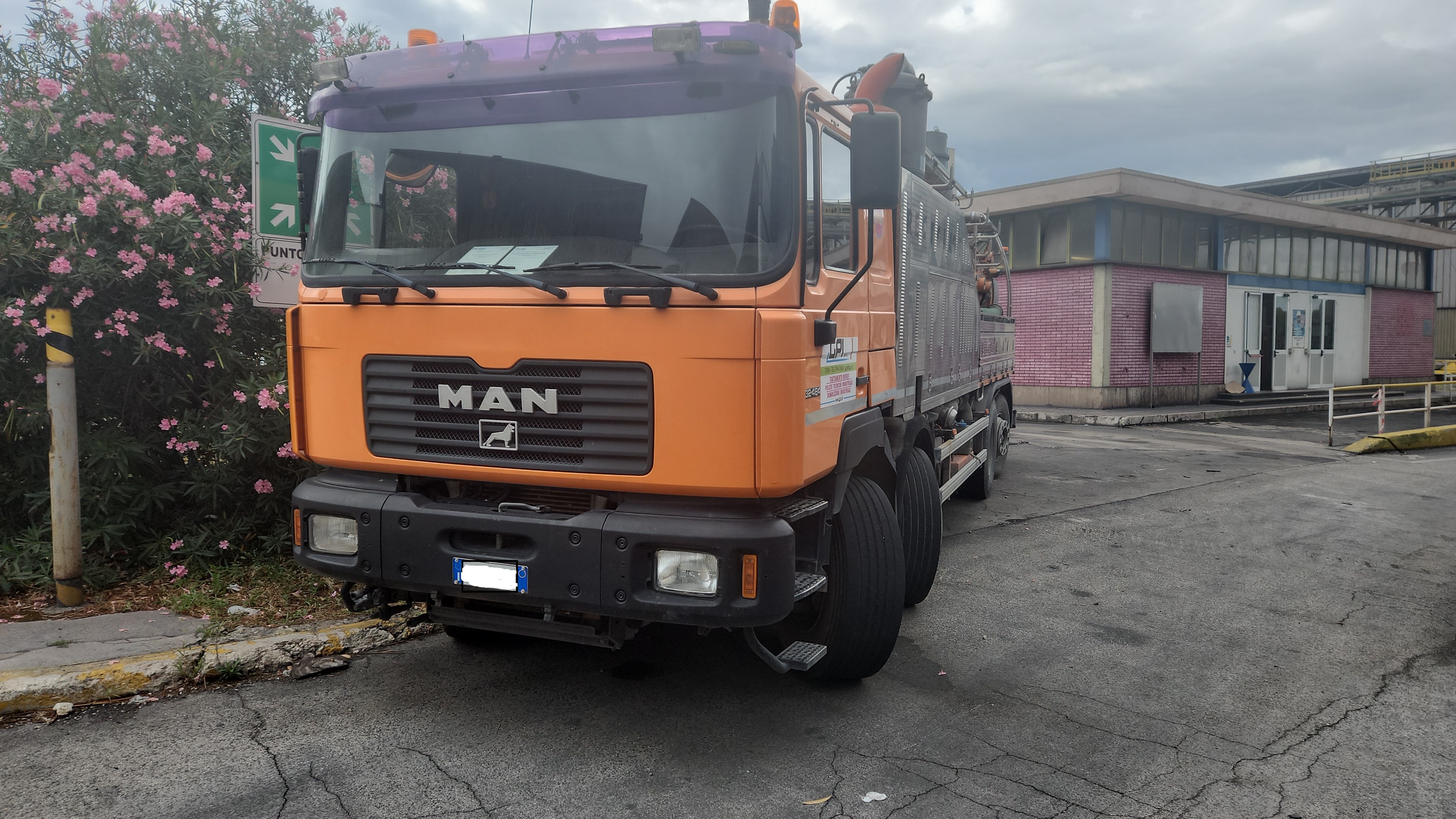 Autocarro MAN con impianto di riciclo  in vendita - foto 3
