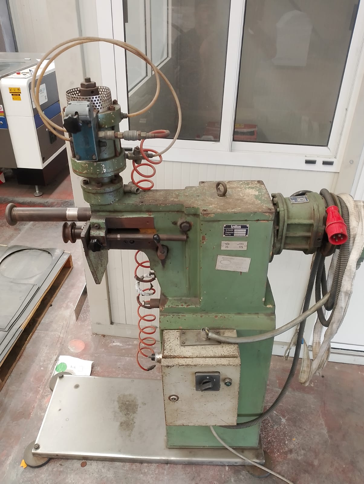 Bordatrici lamiera in vendita