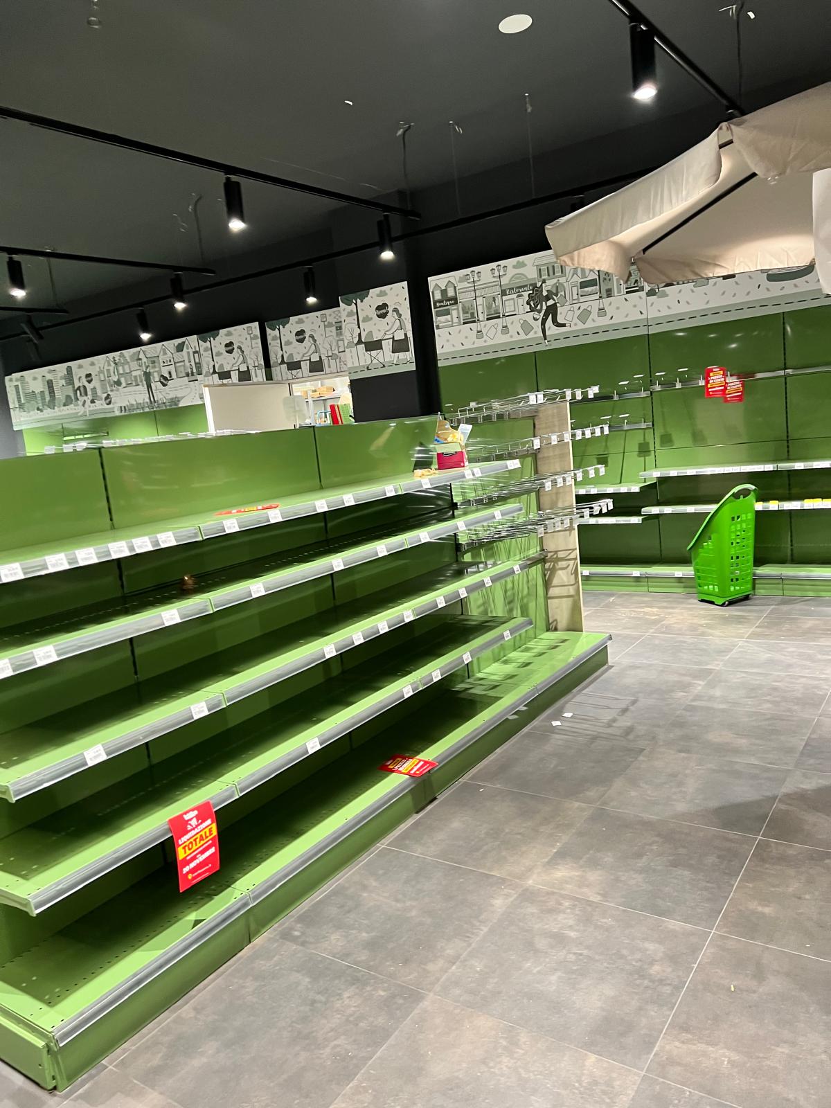 SCAFFALATURE NEGOZIO,VENDITA IN BLOCCO O SINGOLI PEZZI in vendita - foto 5