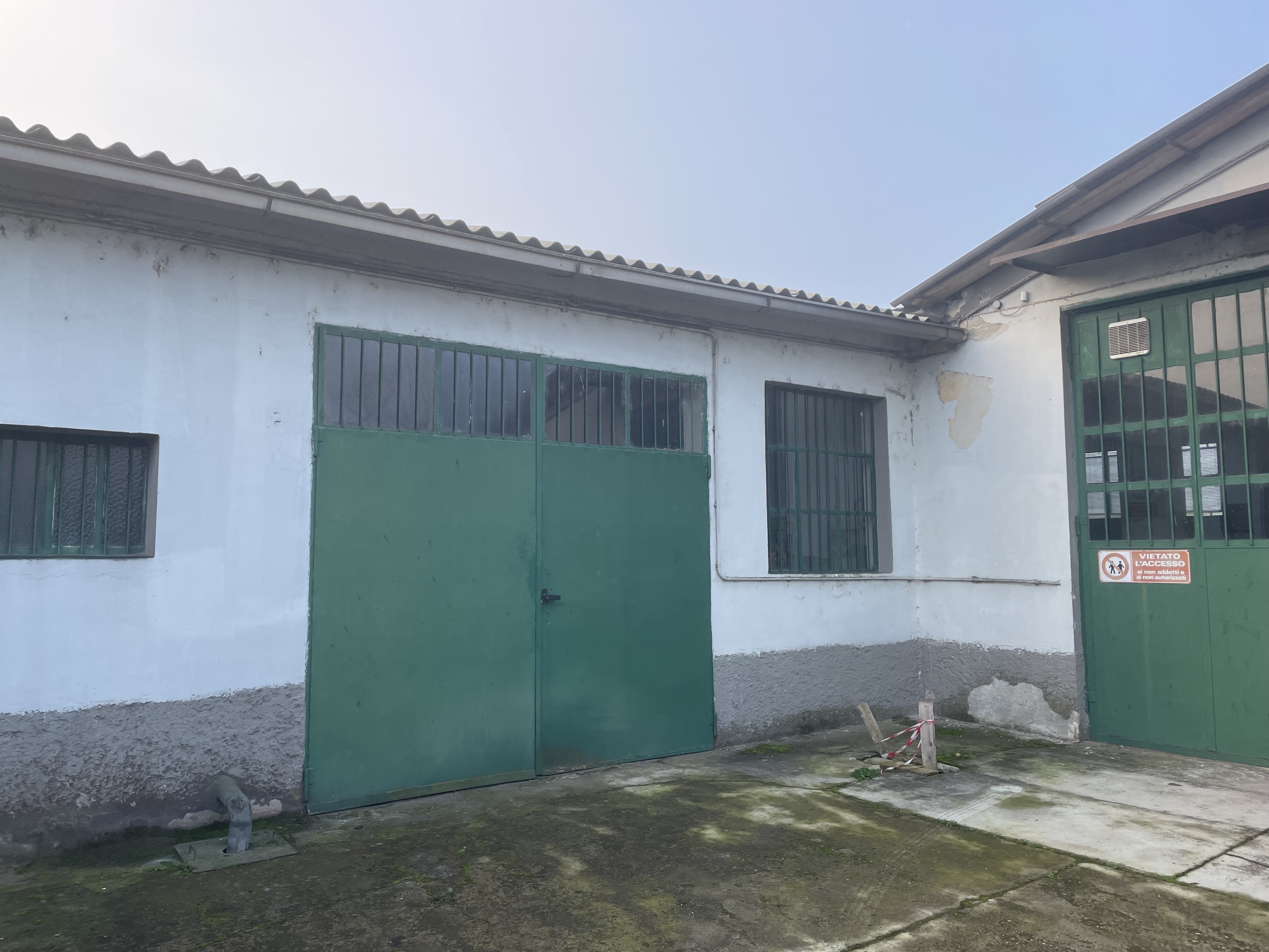 Vendo capannone con annesso terreno edificabile in vendita - foto 2