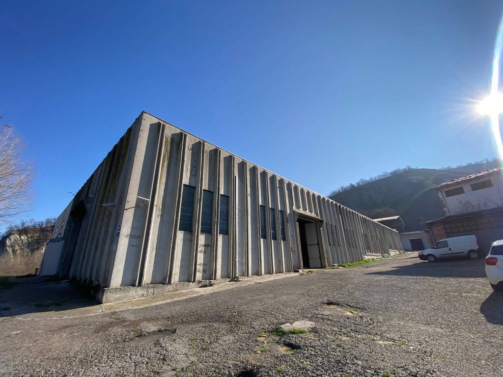 Fabbricati industriali in vendita