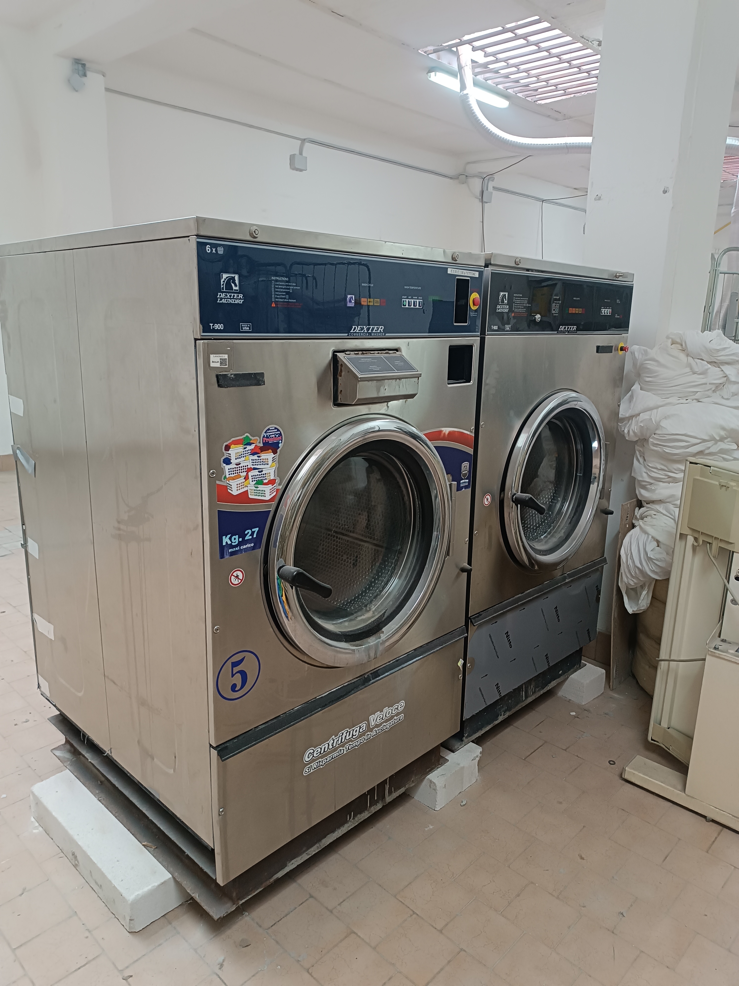 n.2 lavatrici  DEXTER  27 kg. per self o lavanderia in vendita - foto 1
