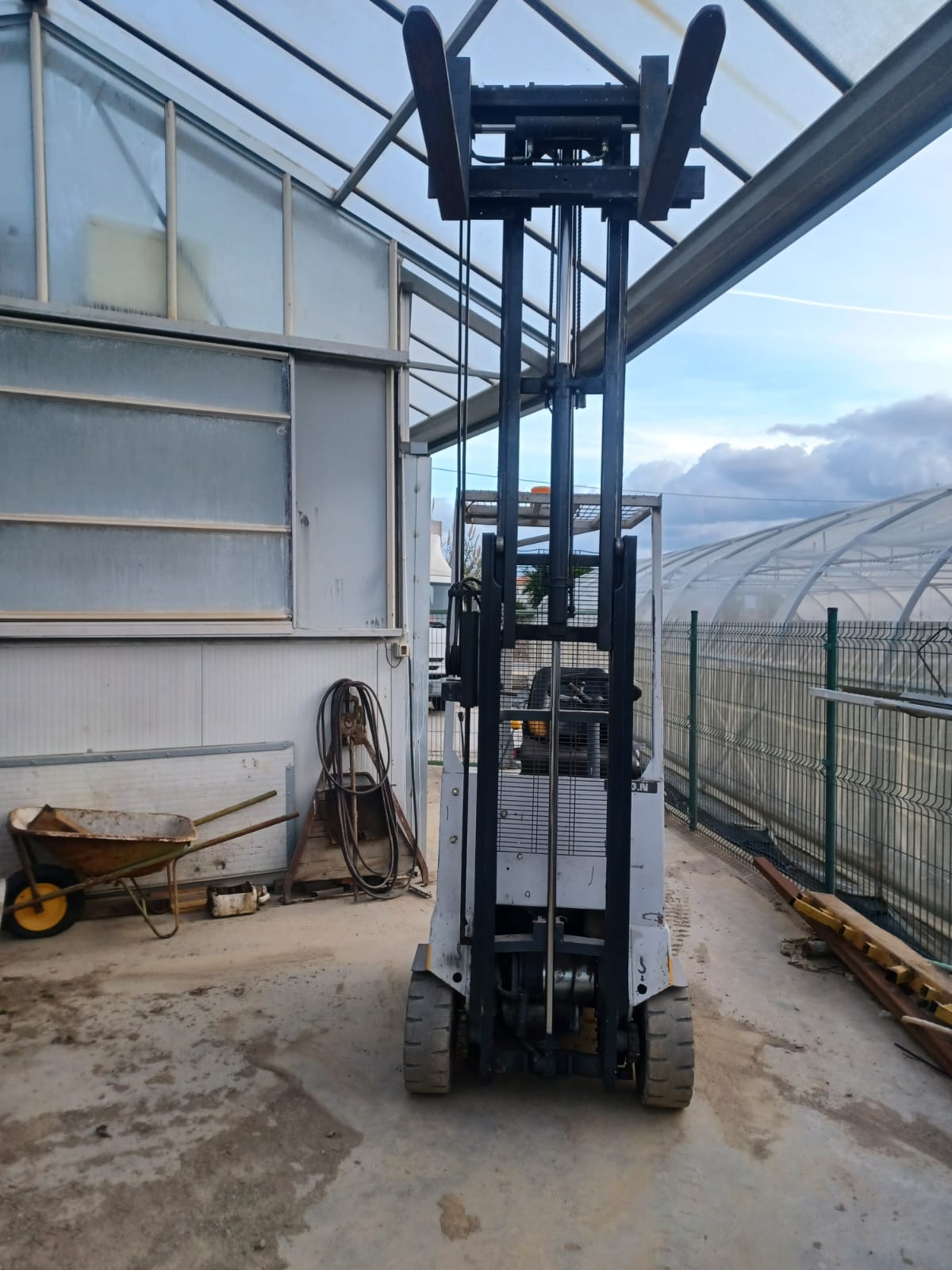 Carrello elevatore elettrico OM modello E-10.N in vendita - foto 3