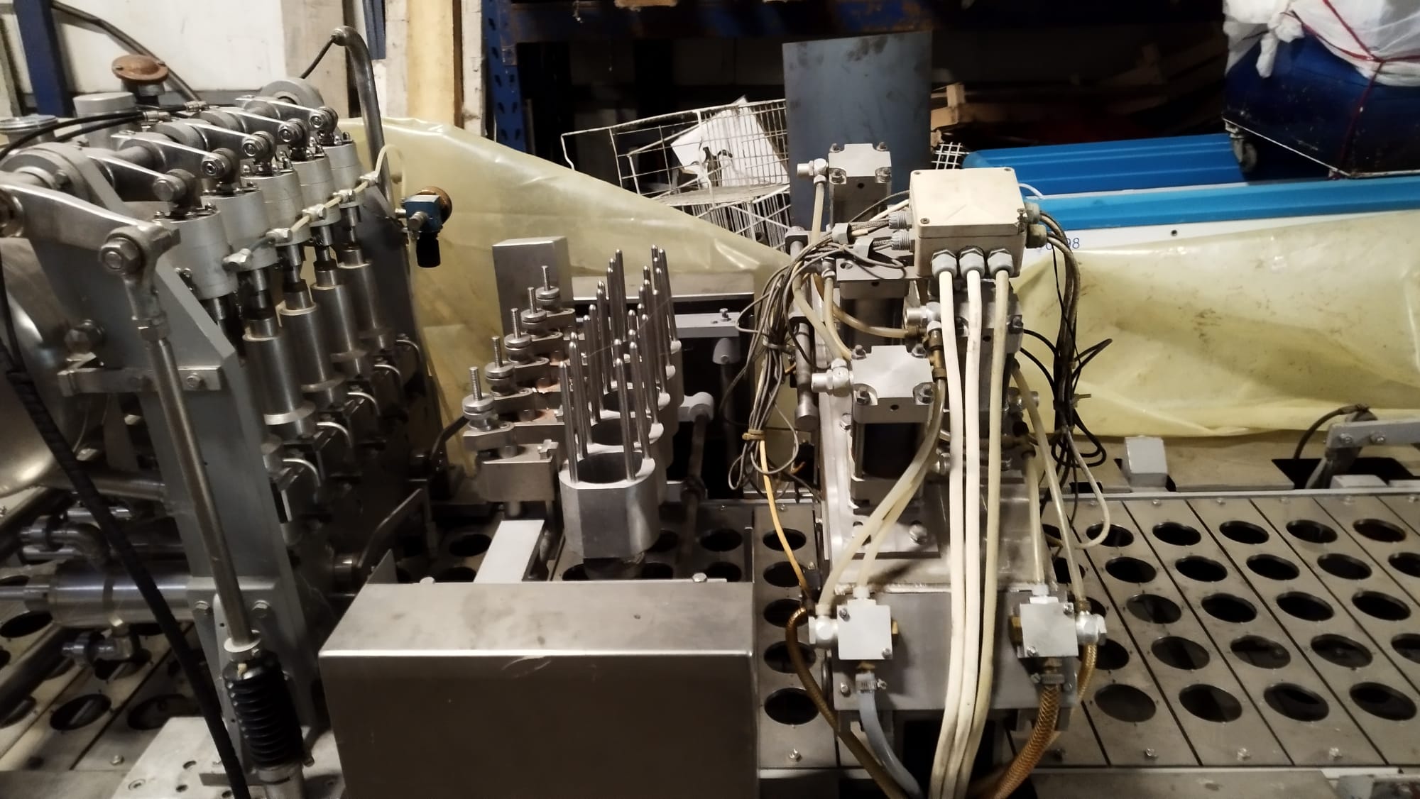 Hamba BK 6005 Filling machine - dairy yogurt cups in vendita - foto 9