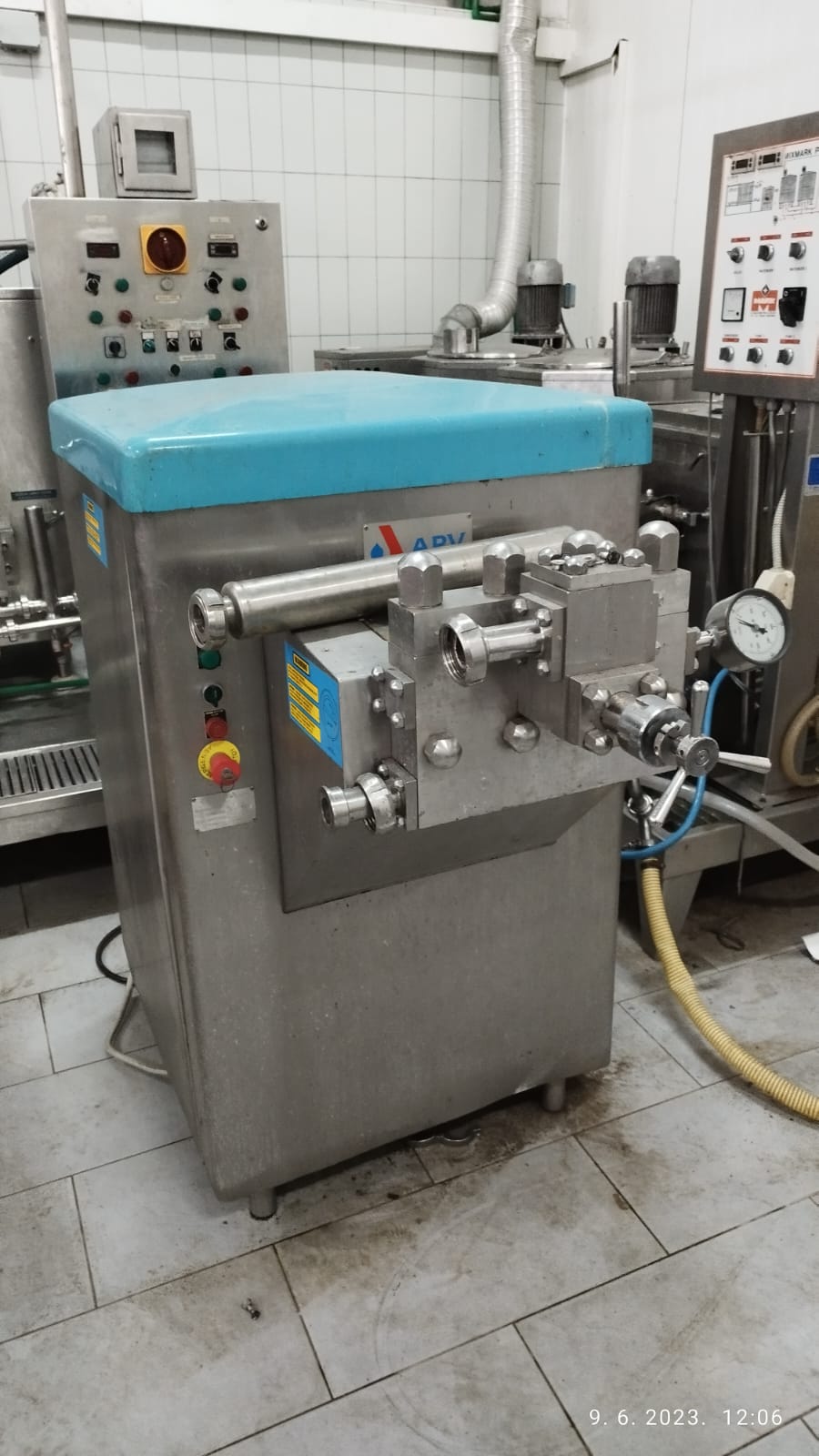 Lavorazione latte e formaggi in vendita