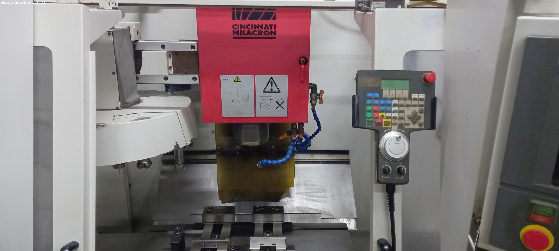 Centro di lavoro verticale CNC CINCINNATI MILACRON in vendita - foto 4